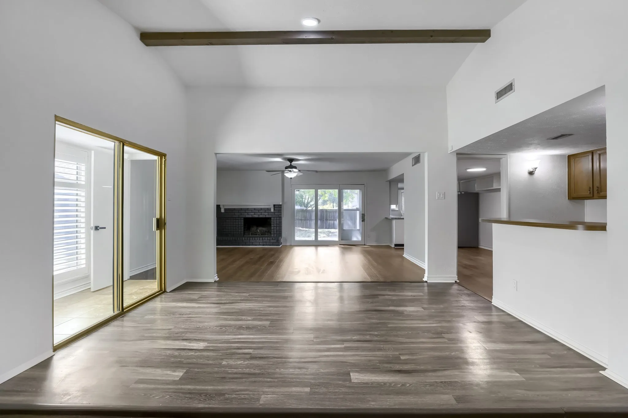 Single Family Residence For Sale in Dallas County , 11026 Mccree Road, Dallas, Texas 75238, 4 Bedroom, 2 Bathroom, 2 Garage spaces, 2,096 Sqft, built in 1974, mls#21203382, Real Estate Agent in Dallas, Homes For Sale in Dallas county, Homes For Sale in Dallas, Realtor in Dallas Texas, Real Estate Brokerage Independent Realty Texas, Luminita Cordes Realtor