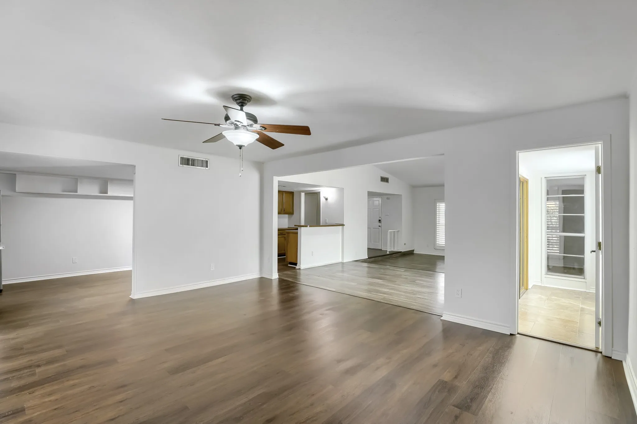 Single Family Residence For Sale in Dallas County , 11026 Mccree Road, Dallas, Texas 75238, 4 Bedroom, 2 Bathroom, 2 Garage spaces, 2,096 Sqft, built in 1974, mls#21203382, Real Estate Agent in Dallas, Homes For Sale in Dallas county, Homes For Sale in Dallas, Realtor in Dallas Texas, Real Estate Brokerage Independent Realty Texas, Luminita Cordes Realtor