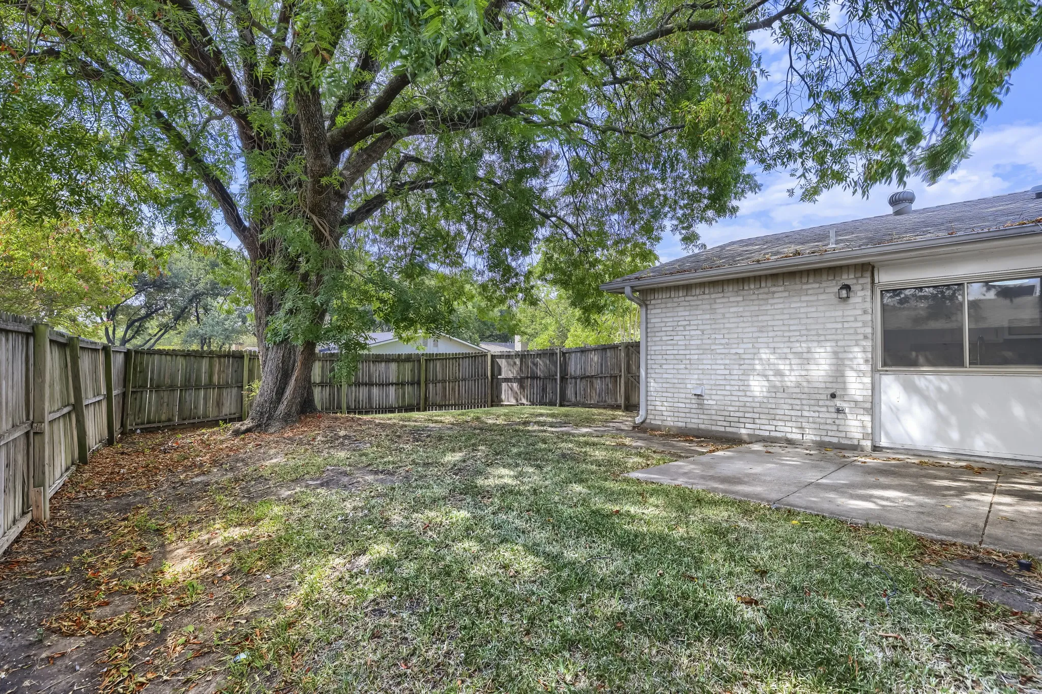 Single Family Residence For Sale in Dallas County , 11026 Mccree Road, Dallas, Texas 75238, 4 Bedroom, 2 Bathroom, 2 Garage spaces, 2,096 Sqft, built in 1974, mls#21203382, Real Estate Agent in Dallas, Homes For Sale in Dallas county, Homes For Sale in Dallas, Realtor in Dallas Texas, Real Estate Brokerage Independent Realty Texas, Luminita Cordes Realtor