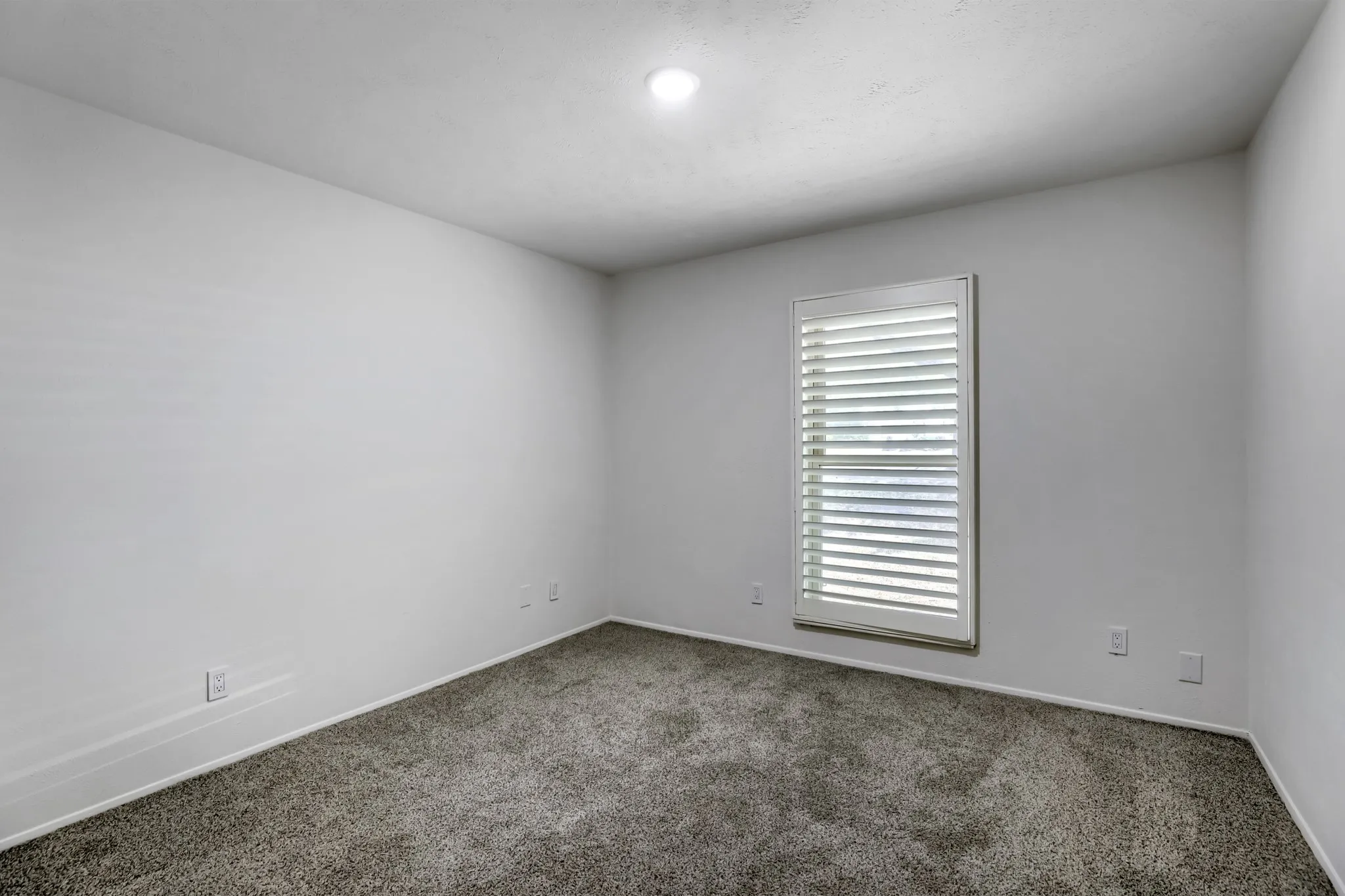 Single Family Residence For Sale in Dallas County , 11026 Mccree Road, Dallas, Texas 75238, 4 Bedroom, 2 Bathroom, 2 Garage spaces, 2,096 Sqft, built in 1974, mls#21203382, Real Estate Agent in Dallas, Homes For Sale in Dallas county, Homes For Sale in Dallas, Realtor in Dallas Texas, Real Estate Brokerage Independent Realty Texas, Luminita Cordes Realtor