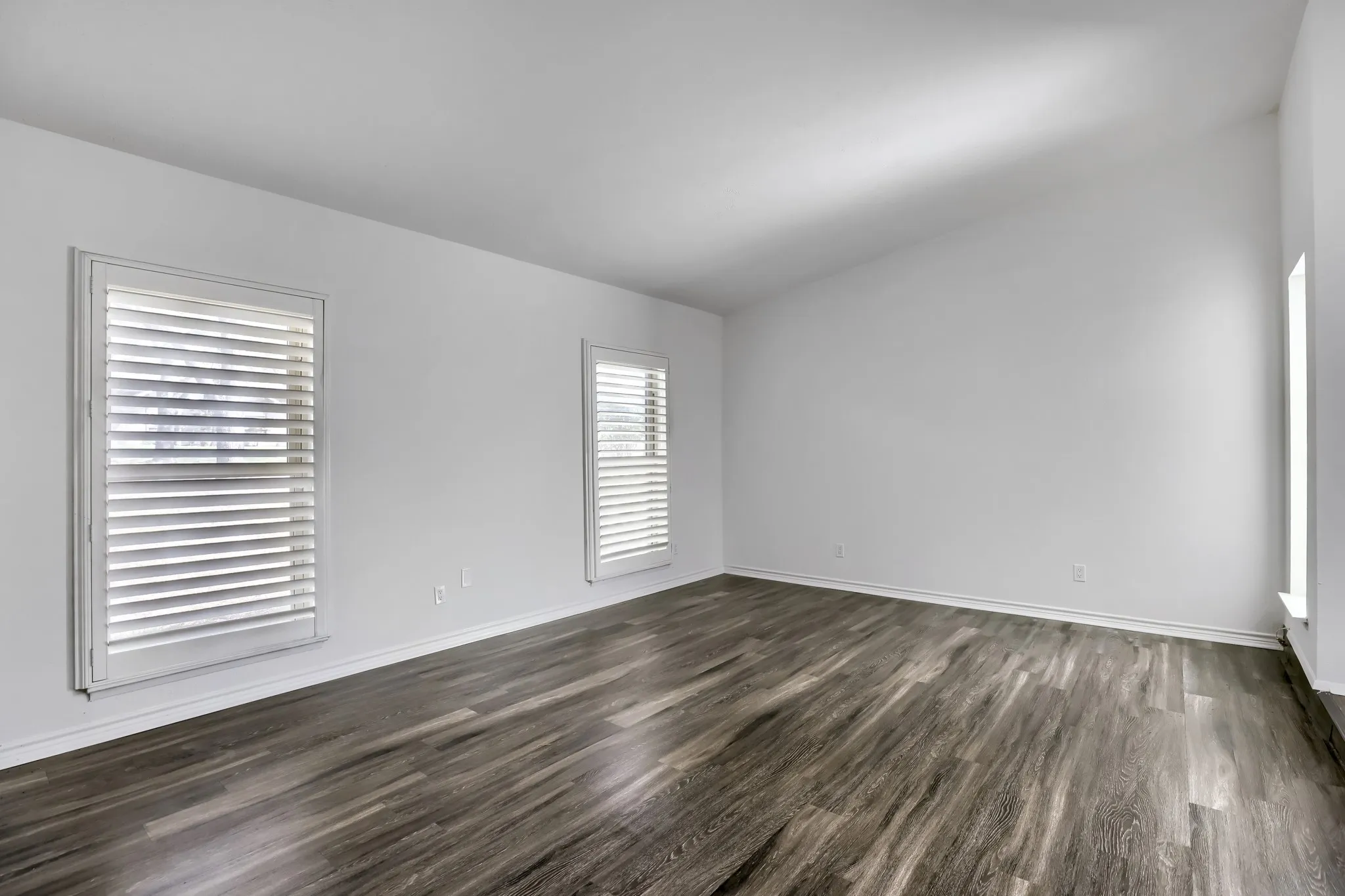 Single Family Residence For Sale in Dallas County , 11026 Mccree Road, Dallas, Texas 75238, 4 Bedroom, 2 Bathroom, 2 Garage spaces, 2,096 Sqft, built in 1974, mls#21203382, Real Estate Agent in Dallas, Homes For Sale in Dallas county, Homes For Sale in Dallas, Realtor in Dallas Texas, Real Estate Brokerage Independent Realty Texas, Luminita Cordes Realtor