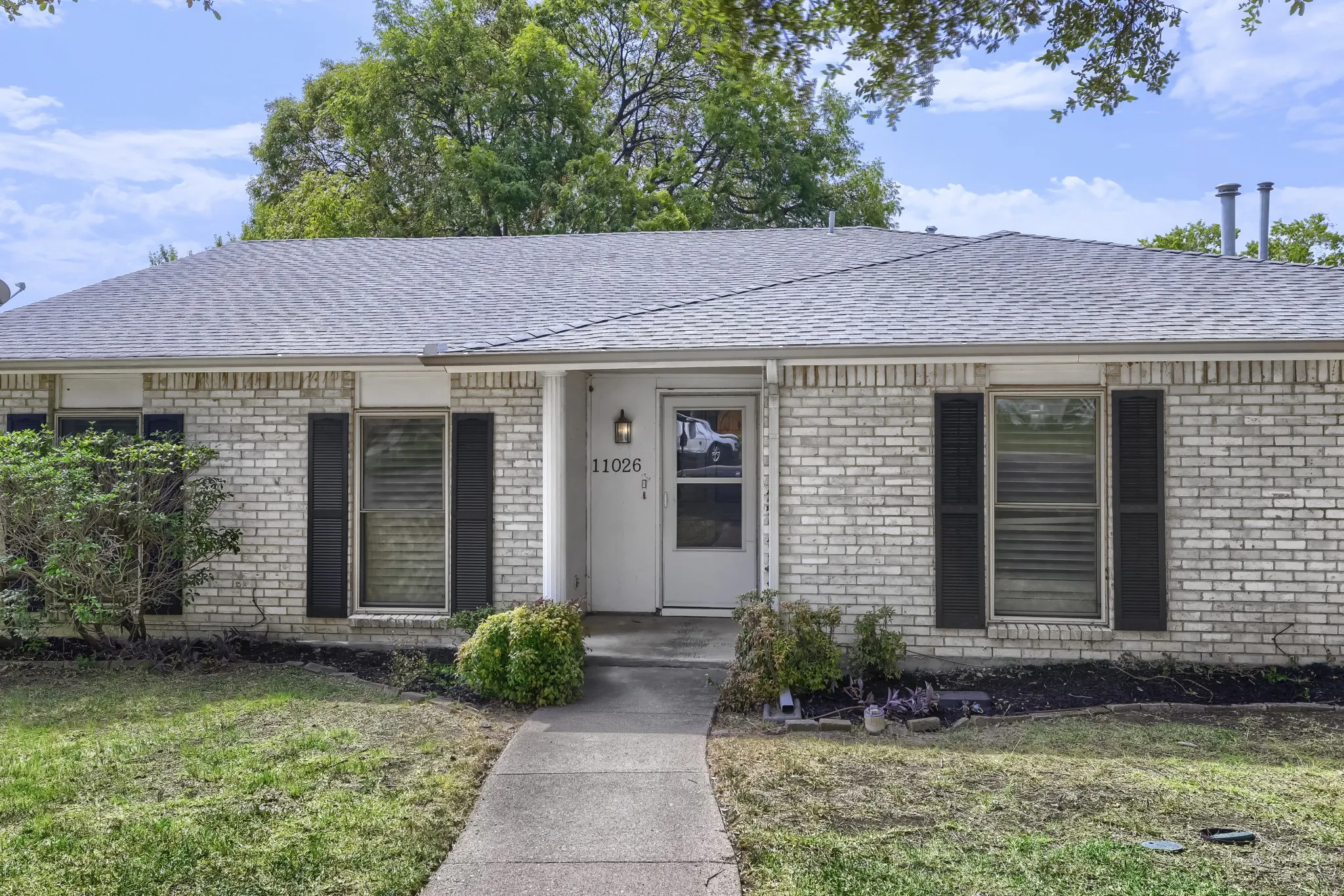 Single Family Residence For Sale in Dallas County , 11026 Mccree Road, Dallas, Texas 75238, 4 Bedroom, 2 Bathroom, 2 Garage spaces, 2,096 Sqft, built in 1974, mls#21203382, Real Estate Agent in Dallas, Homes For Sale in Dallas county, Homes For Sale in Dallas, Realtor in Dallas Texas, Real Estate Brokerage Independent Realty Texas, Luminita Cordes Realtor