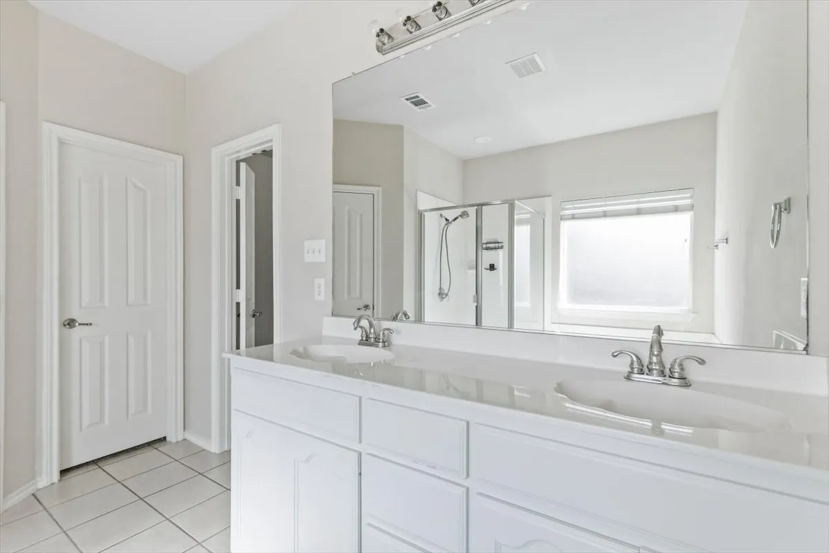 Single Family Residence For Rent in Tarrant County , 5724 Minnow Drive, Fort Worth, Texas 76179, 3 Bedroom, 2 Bathroom, 2 Garage spaces, 1,660 Sqft, built in 2004, mls#21372064, Real Estate Agent in Fort Worth, Homes For Rent in Tarrant county, Homes For Rent in Fort Worth, Realtor in Fort Worth Texas, Real Estate Brokerage Independent Realty Texas, Luminita Cordes Realtor