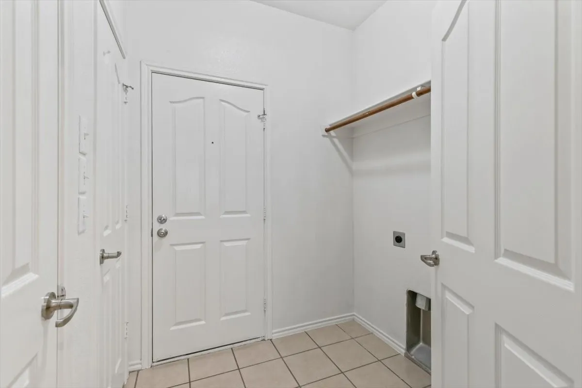 Single Family Residence For Rent in Tarrant County , 5724 Minnow Drive, Fort Worth, Texas 76179, 3 Bedroom, 2 Bathroom, 2 Garage spaces, 1,660 Sqft, built in 2004, mls#21372064, Real Estate Agent in Fort Worth, Homes For Rent in Tarrant county, Homes For Rent in Fort Worth, Realtor in Fort Worth Texas, Real Estate Brokerage Independent Realty Texas, Luminita Cordes Realtor