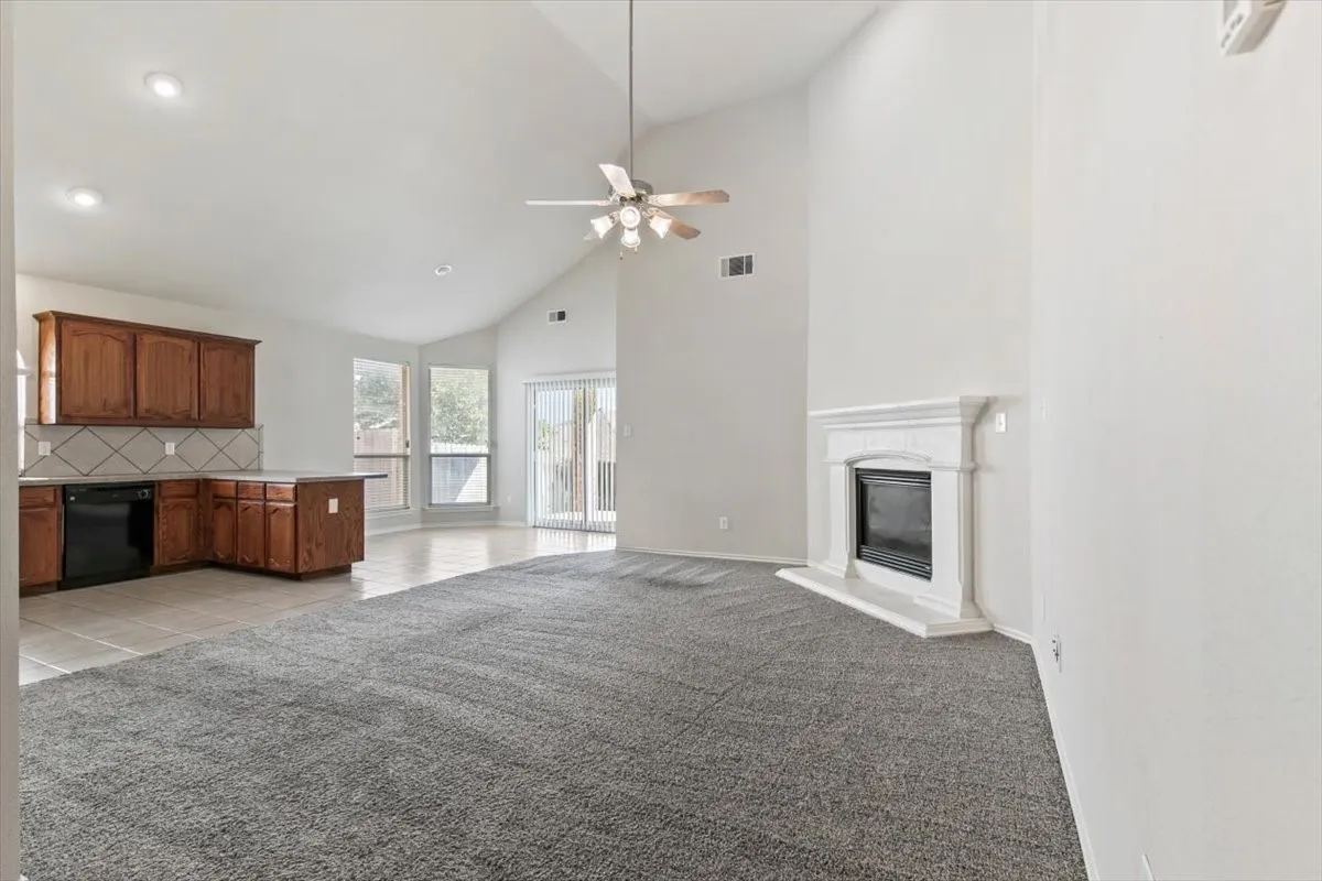 Single Family Residence For Rent in Tarrant County , 5724 Minnow Drive, Fort Worth, Texas 76179, 3 Bedroom, 2 Bathroom, 2 Garage spaces, 1,660 Sqft, built in 2004, mls#21372064, Real Estate Agent in Fort Worth, Homes For Rent in Tarrant county, Homes For Rent in Fort Worth, Realtor in Fort Worth Texas, Real Estate Brokerage Independent Realty Texas, Luminita Cordes Realtor