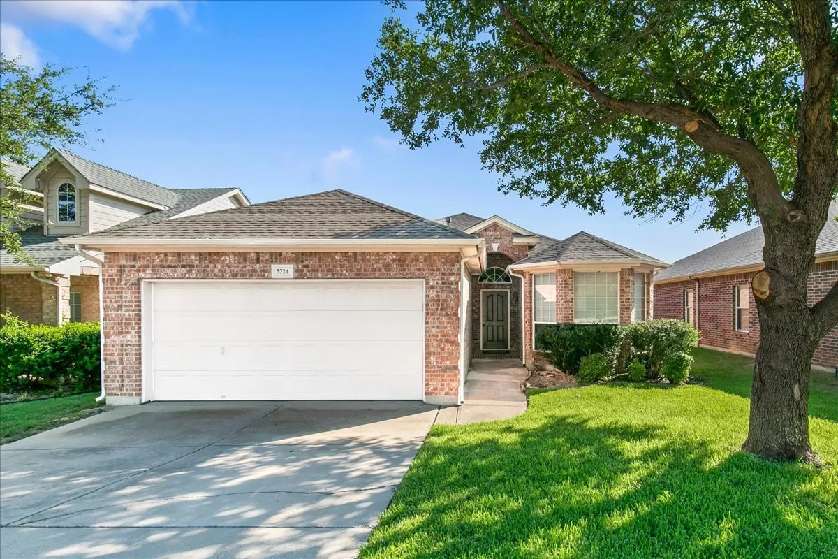 Single Family Residence For Rent in Tarrant County , 5724 Minnow Drive, Fort Worth, Texas 76179, 3 Bedroom, 2 Bathroom, 2 Garage spaces, 1,660 Sqft, built in 2004, mls#21372064, Real Estate Agent in Fort Worth, Homes For Rent in Tarrant county, Homes For Rent in Fort Worth, Realtor in Fort Worth Texas, Real Estate Brokerage Independent Realty Texas, Luminita Cordes Realtor