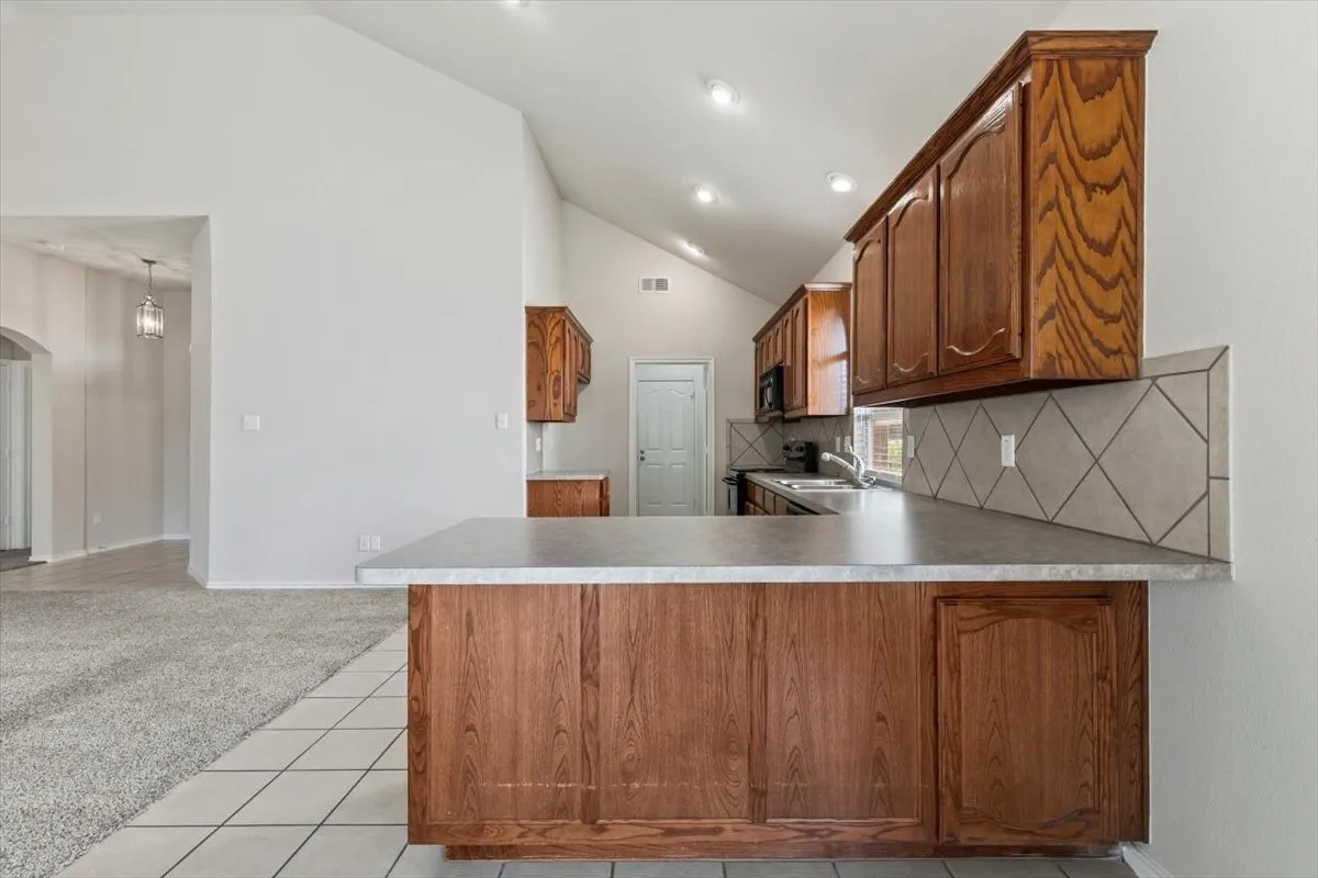 Single Family Residence For Rent in Tarrant County , 5724 Minnow Drive, Fort Worth, Texas 76179, 3 Bedroom, 2 Bathroom, 2 Garage spaces, 1,660 Sqft, built in 2004, mls#21372064, Real Estate Agent in Fort Worth, Homes For Rent in Tarrant county, Homes For Rent in Fort Worth, Realtor in Fort Worth Texas, Real Estate Brokerage Independent Realty Texas, Luminita Cordes Realtor