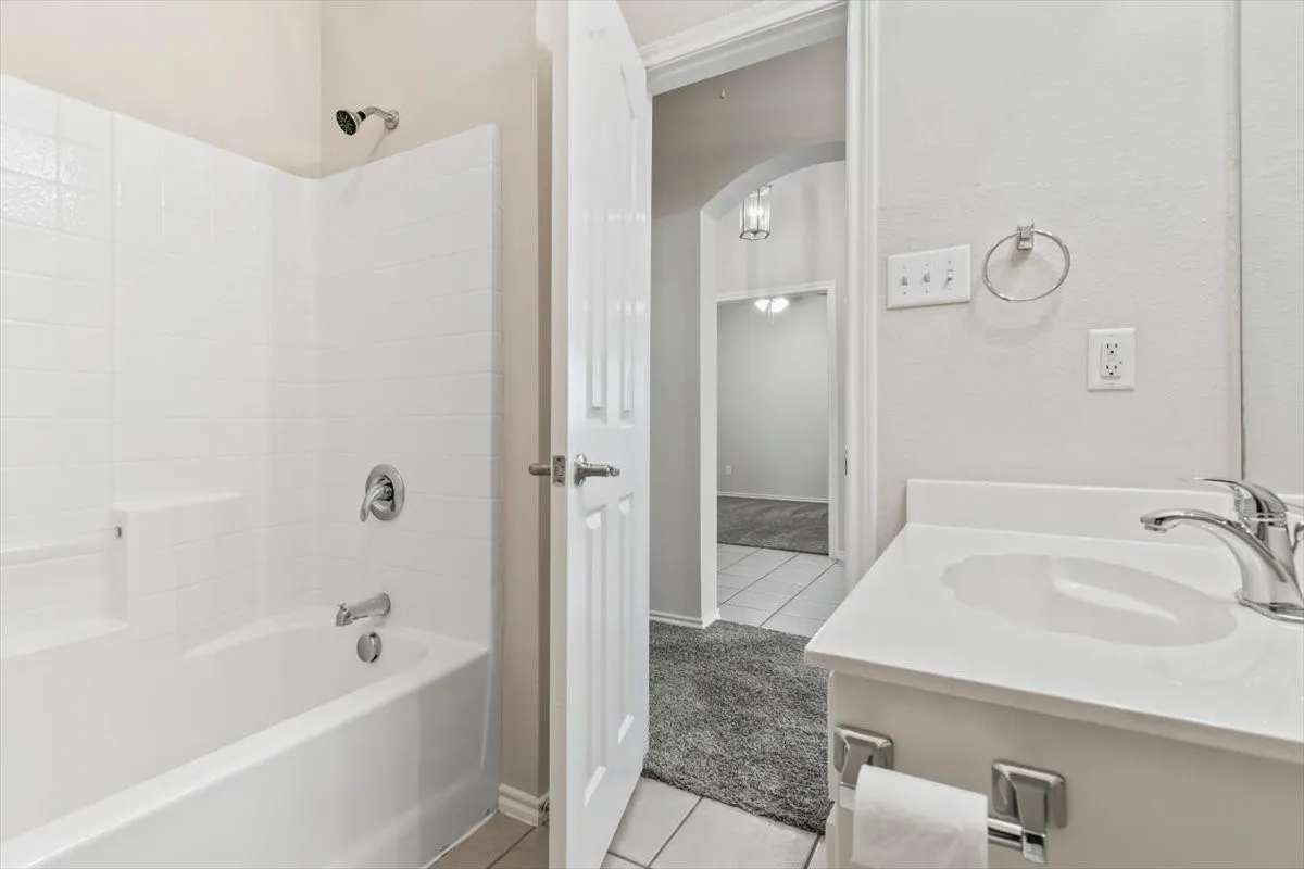 Single Family Residence For Rent in Tarrant County , 5724 Minnow Drive, Fort Worth, Texas 76179, 3 Bedroom, 2 Bathroom, 2 Garage spaces, 1,660 Sqft, built in 2004, mls#21372064, Real Estate Agent in Fort Worth, Homes For Rent in Tarrant county, Homes For Rent in Fort Worth, Realtor in Fort Worth Texas, Real Estate Brokerage Independent Realty Texas, Luminita Cordes Realtor
