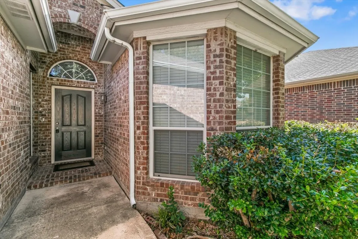 Single Family Residence For Rent in Tarrant County , 5724 Minnow Drive, Fort Worth, Texas 76179, 3 Bedroom, 2 Bathroom, 2 Garage spaces, 1,660 Sqft, built in 2004, mls#21372064, Real Estate Agent in Fort Worth, Homes For Rent in Tarrant county, Homes For Rent in Fort Worth, Realtor in Fort Worth Texas, Real Estate Brokerage Independent Realty Texas, Luminita Cordes Realtor