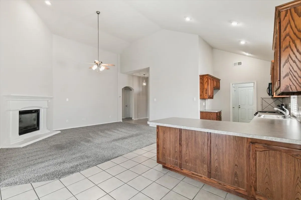 Single Family Residence For Rent in Tarrant County , 5724 Minnow Drive, Fort Worth, Texas 76179, 3 Bedroom, 2 Bathroom, 2 Garage spaces, 1,660 Sqft, built in 2004, mls#21372064, Real Estate Agent in Fort Worth, Homes For Rent in Tarrant county, Homes For Rent in Fort Worth, Realtor in Fort Worth Texas, Real Estate Brokerage Independent Realty Texas, Luminita Cordes Realtor