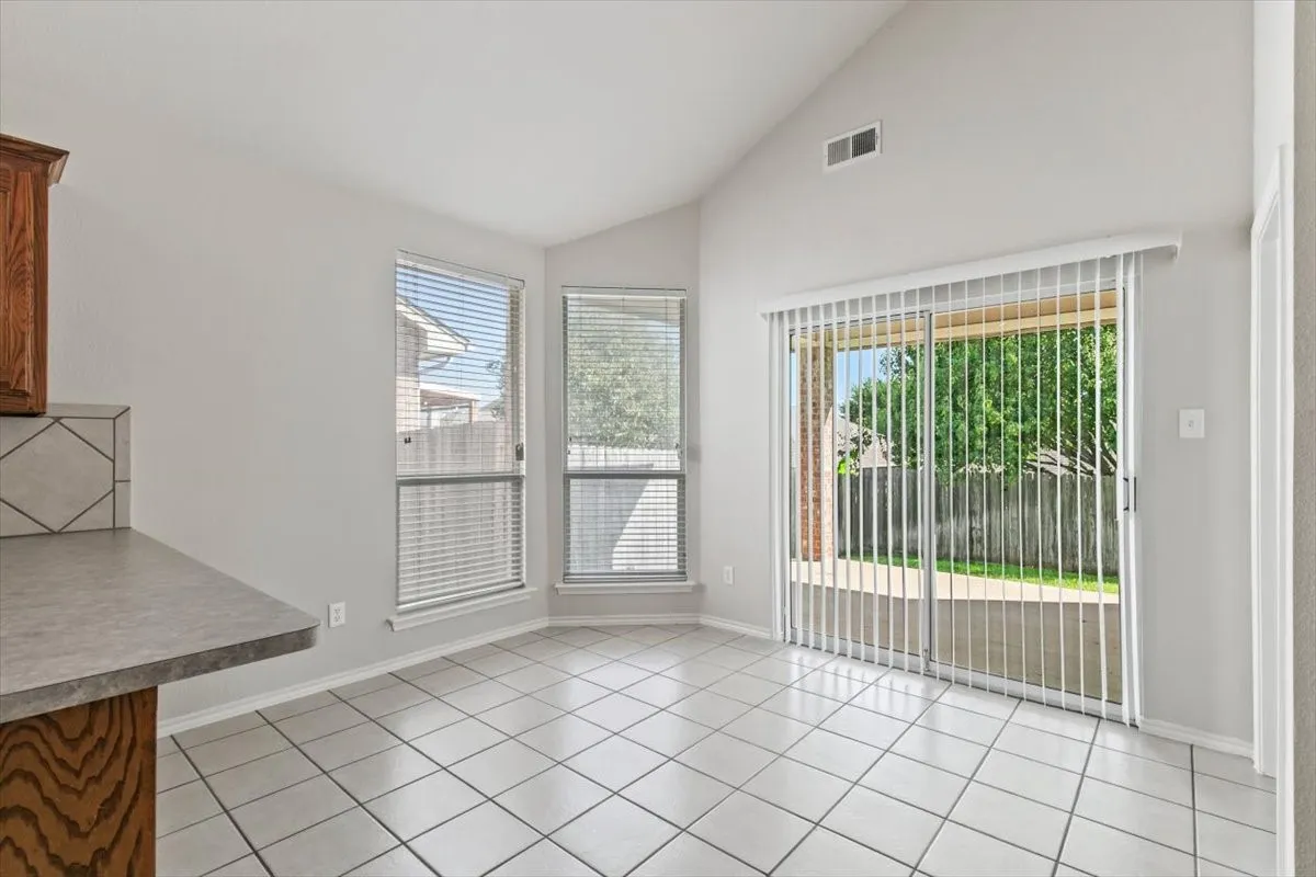 Single Family Residence For Rent in Tarrant County , 5724 Minnow Drive, Fort Worth, Texas 76179, 3 Bedroom, 2 Bathroom, 2 Garage spaces, 1,660 Sqft, built in 2004, mls#21372064, Real Estate Agent in Fort Worth, Homes For Rent in Tarrant county, Homes For Rent in Fort Worth, Realtor in Fort Worth Texas, Real Estate Brokerage Independent Realty Texas, Luminita Cordes Realtor
