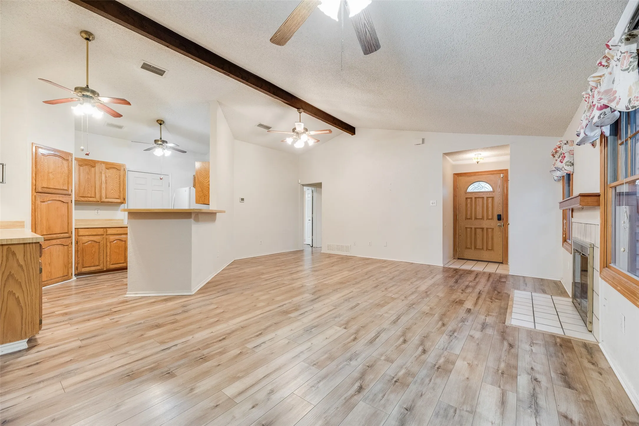 Single Family Residence For Sale in Dallas County , 2816 Harvest Lake Drive, Irving, Texas 75060, 3 Bedroom, 2 Bathroom, Garage spaces, 1,884 Sqft, built in 1984, mls#21371328, Real Estate Agent in Irving, Homes For Sale in Dallas county, Homes For Sale in Irving, Realtor in Irving Texas, Real Estate Brokerage Independent Realty Texas, Luminita Cordes Realtor