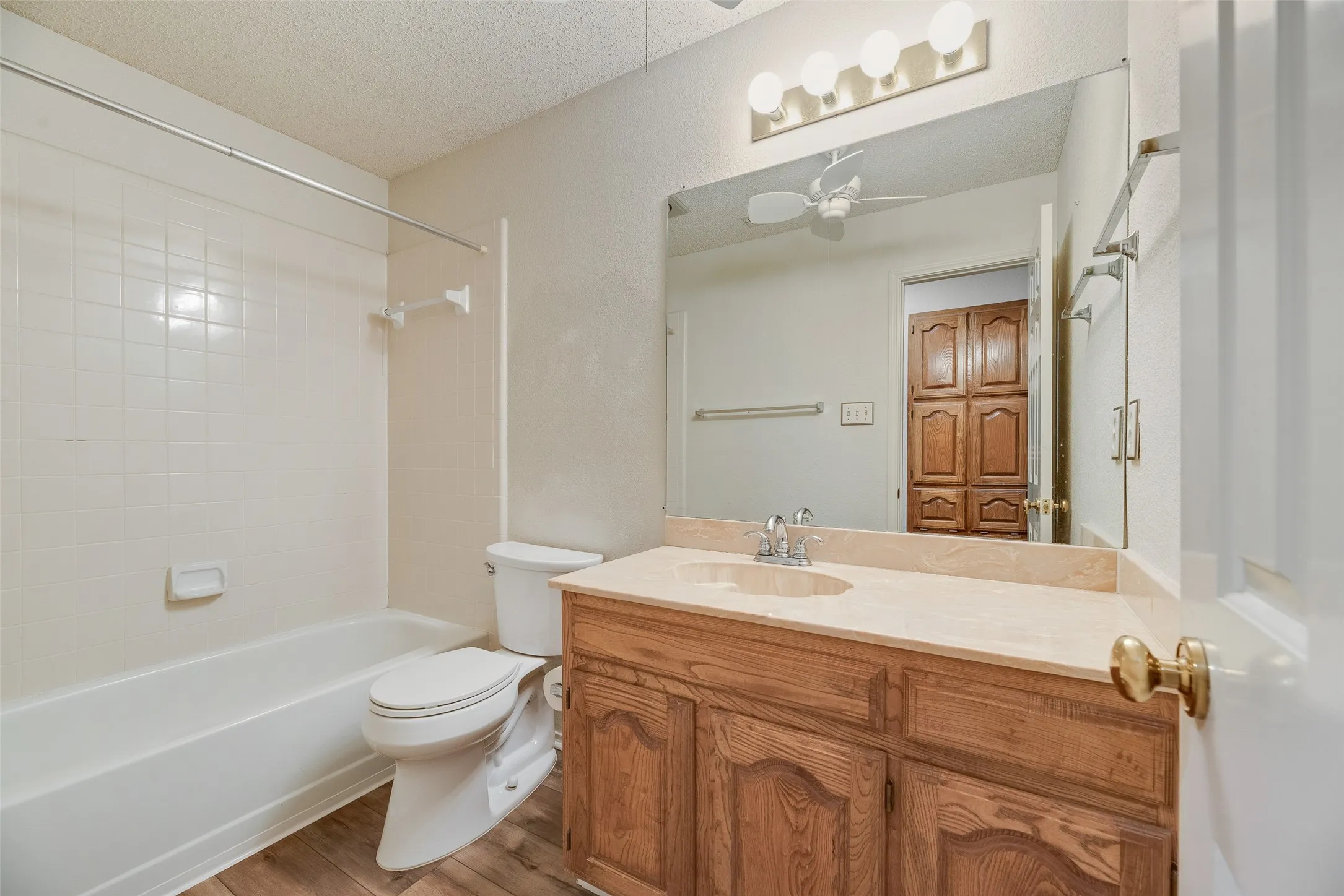 Single Family Residence For Sale in Dallas County , 2816 Harvest Lake Drive, Irving, Texas 75060, 3 Bedroom, 2 Bathroom, Garage spaces, 1,884 Sqft, built in 1984, mls#21371328, Real Estate Agent in Irving, Homes For Sale in Dallas county, Homes For Sale in Irving, Realtor in Irving Texas, Real Estate Brokerage Independent Realty Texas, Luminita Cordes Realtor