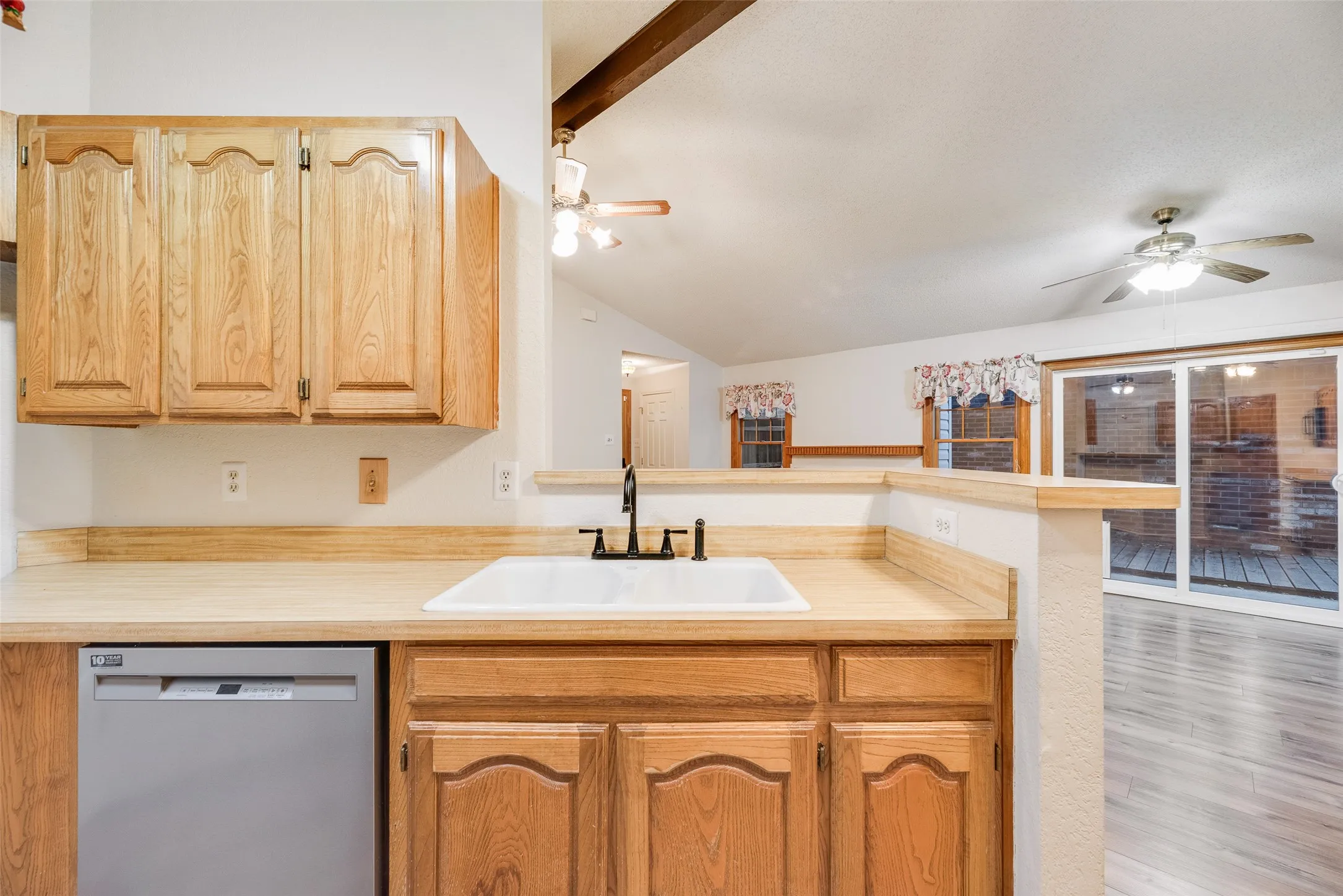 Single Family Residence For Sale in Dallas County , 2816 Harvest Lake Drive, Irving, Texas 75060, 3 Bedroom, 2 Bathroom, Garage spaces, 1,884 Sqft, built in 1984, mls#21371328, Real Estate Agent in Irving, Homes For Sale in Dallas county, Homes For Sale in Irving, Realtor in Irving Texas, Real Estate Brokerage Independent Realty Texas, Luminita Cordes Realtor