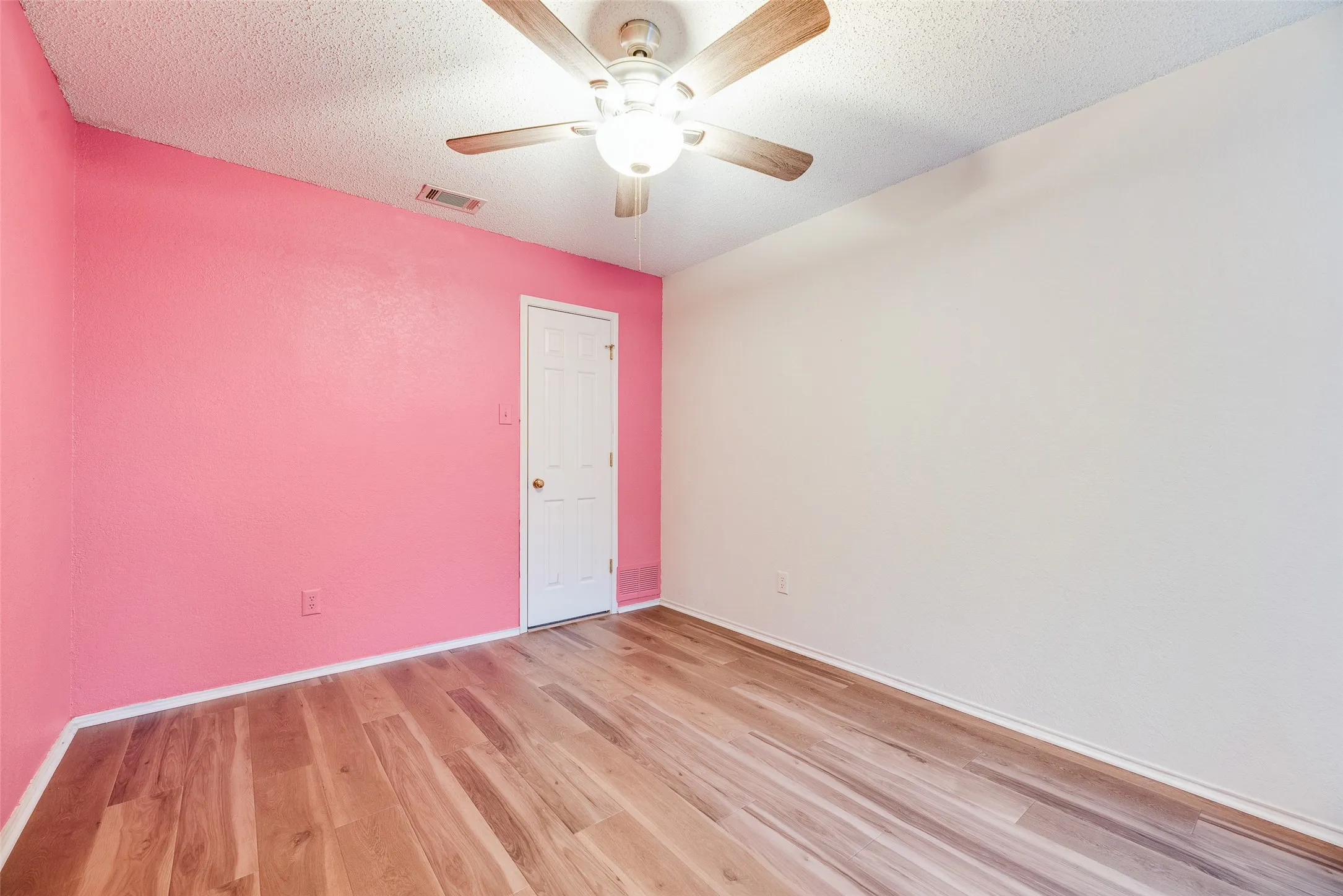 Single Family Residence For Sale in Dallas County , 2816 Harvest Lake Drive, Irving, Texas 75060, 3 Bedroom, 2 Bathroom, Garage spaces, 1,884 Sqft, built in 1984, mls#21371328, Real Estate Agent in Irving, Homes For Sale in Dallas county, Homes For Sale in Irving, Realtor in Irving Texas, Real Estate Brokerage Independent Realty Texas, Luminita Cordes Realtor