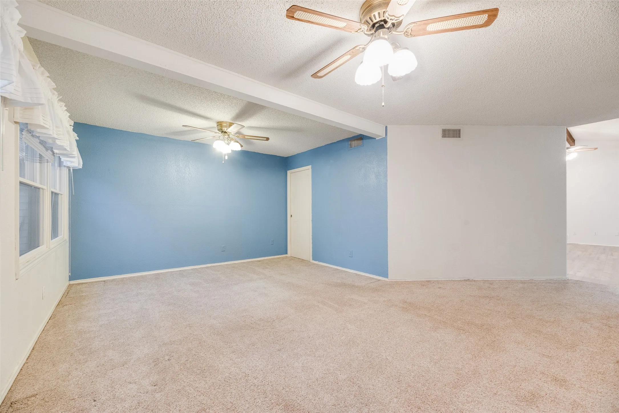 Single Family Residence For Sale in Dallas County , 2816 Harvest Lake Drive, Irving, Texas 75060, 3 Bedroom, 2 Bathroom, Garage spaces, 1,884 Sqft, built in 1984, mls#21371328, Real Estate Agent in Irving, Homes For Sale in Dallas county, Homes For Sale in Irving, Realtor in Irving Texas, Real Estate Brokerage Independent Realty Texas, Luminita Cordes Realtor