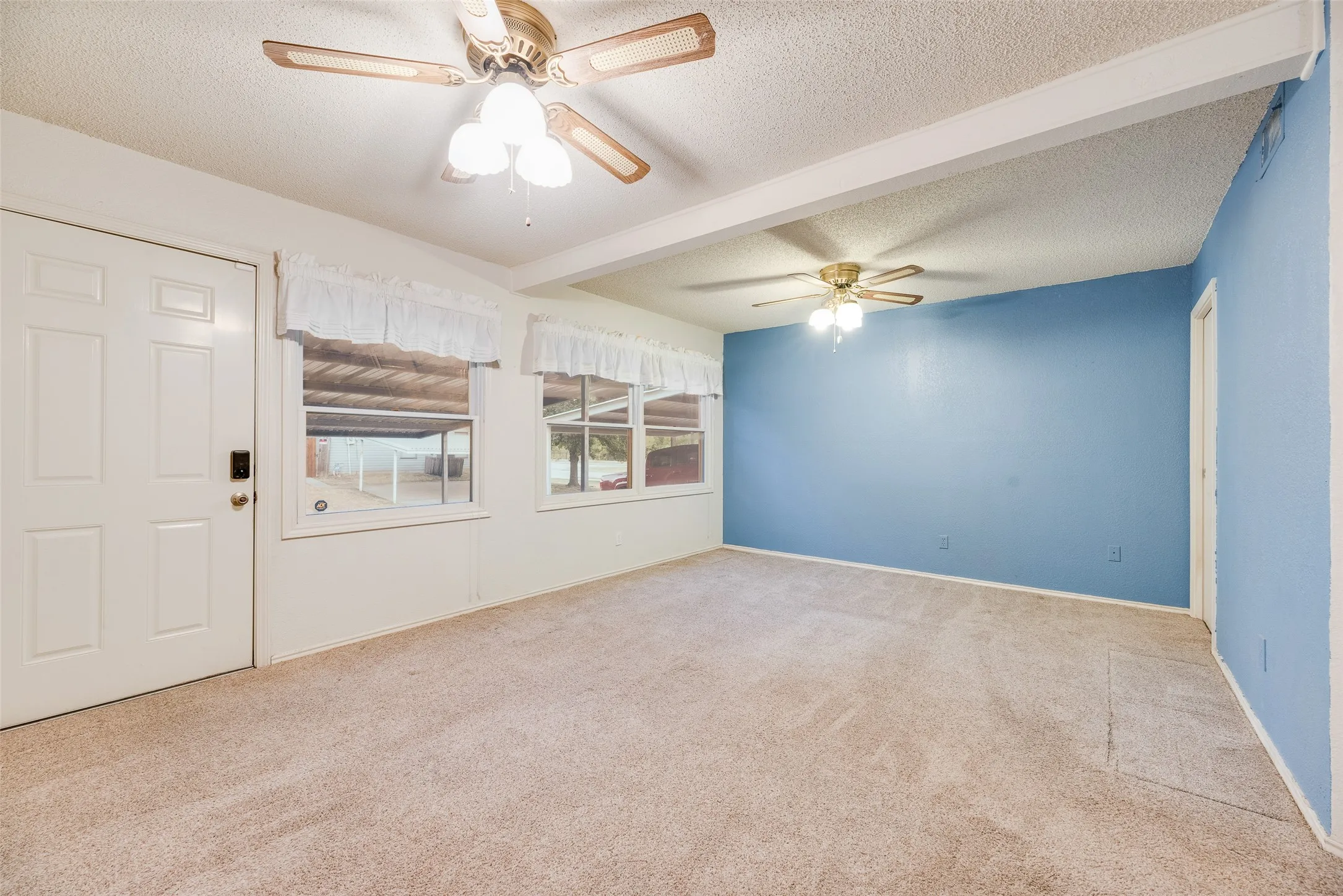 Single Family Residence For Sale in Dallas County , 2816 Harvest Lake Drive, Irving, Texas 75060, 3 Bedroom, 2 Bathroom, Garage spaces, 1,884 Sqft, built in 1984, mls#21371328, Real Estate Agent in Irving, Homes For Sale in Dallas county, Homes For Sale in Irving, Realtor in Irving Texas, Real Estate Brokerage Independent Realty Texas, Luminita Cordes Realtor