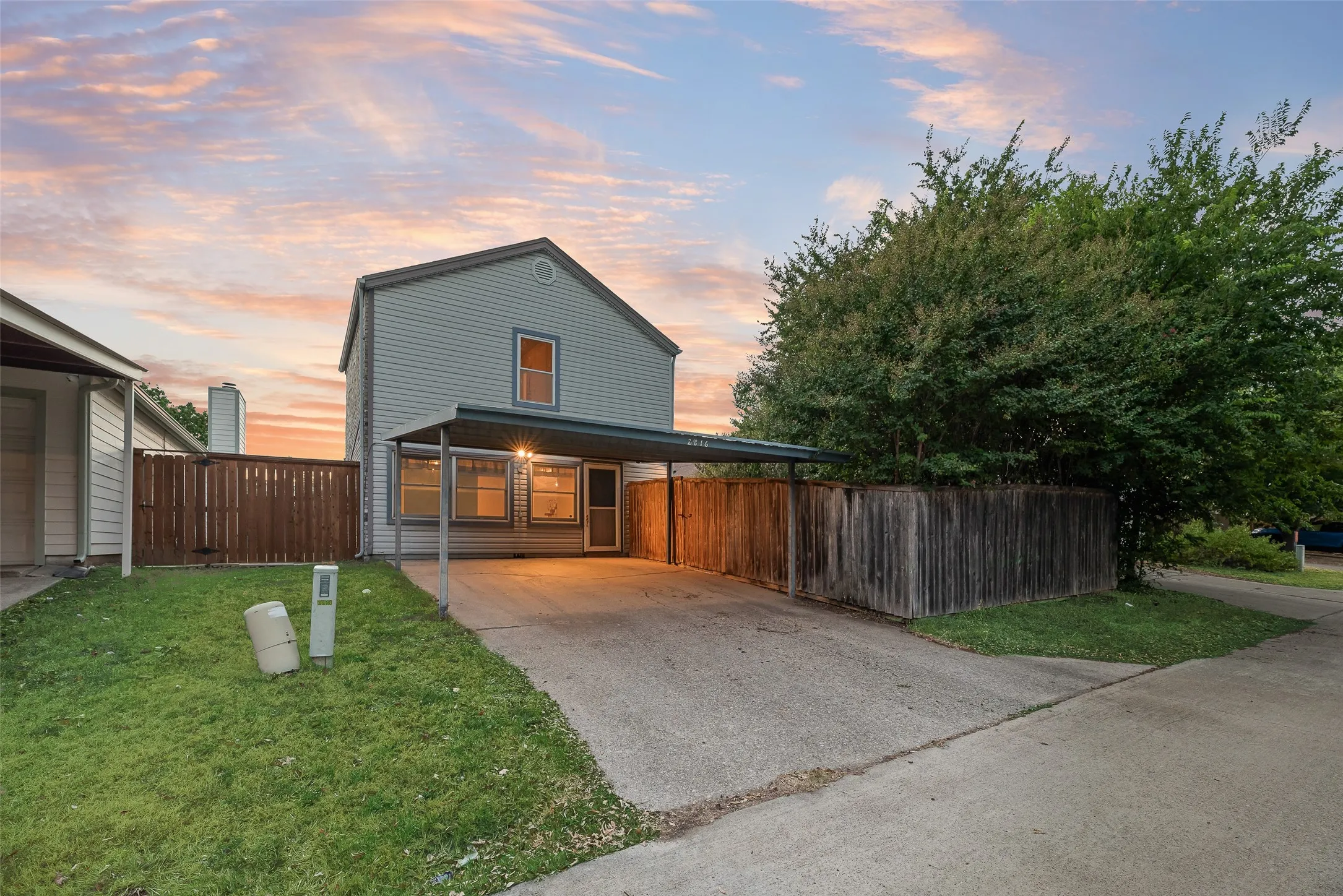 Single Family Residence For Sale in Dallas County , 2816 Harvest Lake Drive, Irving, Texas 75060, 3 Bedroom, 2 Bathroom, Garage spaces, 1,884 Sqft, built in 1984, mls#21371328, Real Estate Agent in Irving, Homes For Sale in Dallas county, Homes For Sale in Irving, Realtor in Irving Texas, Real Estate Brokerage Independent Realty Texas, Luminita Cordes Realtor