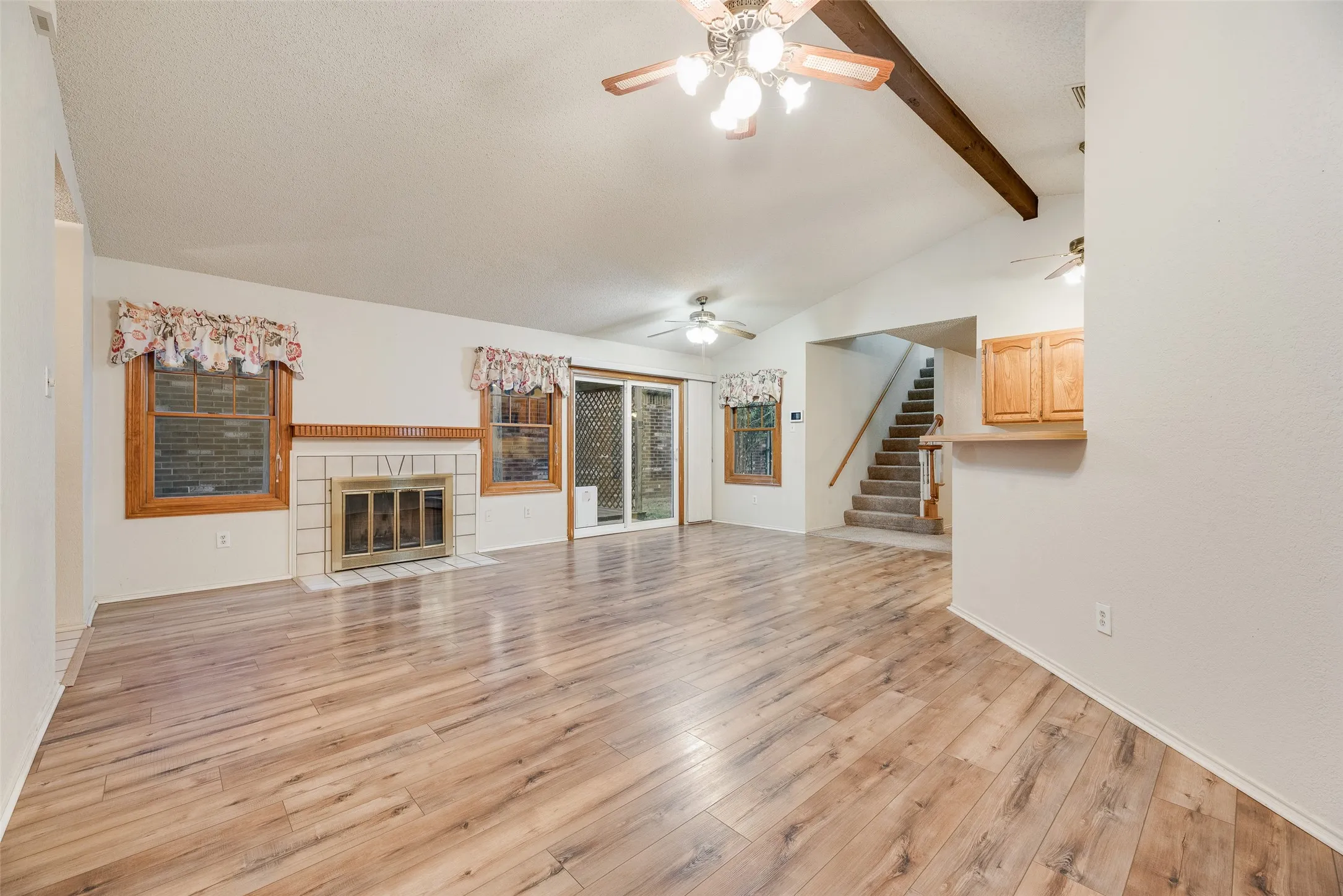 Single Family Residence For Sale in Dallas County , 2816 Harvest Lake Drive, Irving, Texas 75060, 3 Bedroom, 2 Bathroom, Garage spaces, 1,884 Sqft, built in 1984, mls#21371328, Real Estate Agent in Irving, Homes For Sale in Dallas county, Homes For Sale in Irving, Realtor in Irving Texas, Real Estate Brokerage Independent Realty Texas, Luminita Cordes Realtor