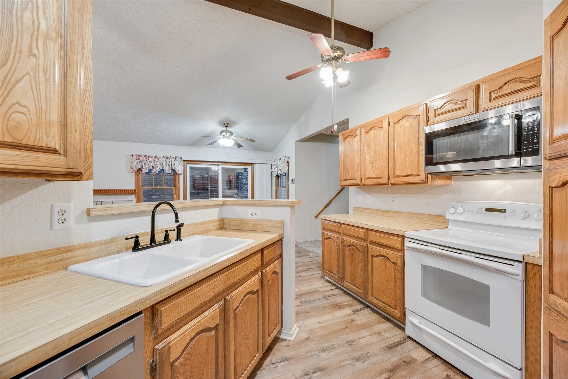 Single Family Residence For Sale in Dallas County , 2816 Harvest Lake Drive, Irving, Texas 75060, 3 Bedroom, 2 Bathroom, Garage spaces, 1,884 Sqft, built in 1984, mls#21371328, Real Estate Agent in Irving, Homes For Sale in Dallas county, Homes For Sale in Irving, Realtor in Irving Texas, Real Estate Brokerage Independent Realty Texas, Luminita Cordes Realtor