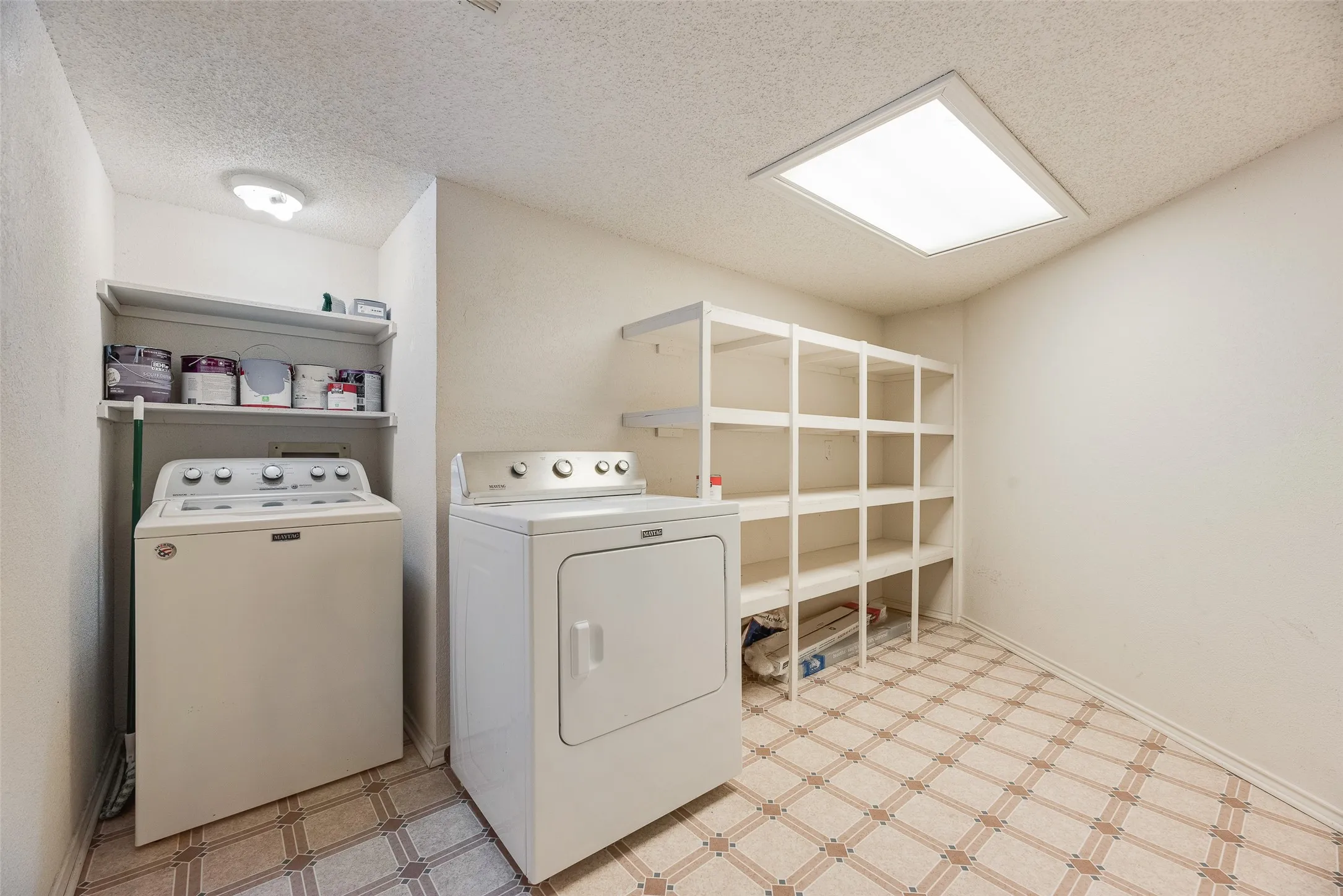 Single Family Residence For Sale in Dallas County , 2816 Harvest Lake Drive, Irving, Texas 75060, 3 Bedroom, 2 Bathroom, Garage spaces, 1,884 Sqft, built in 1984, mls#21371328, Real Estate Agent in Irving, Homes For Sale in Dallas county, Homes For Sale in Irving, Realtor in Irving Texas, Real Estate Brokerage Independent Realty Texas, Luminita Cordes Realtor