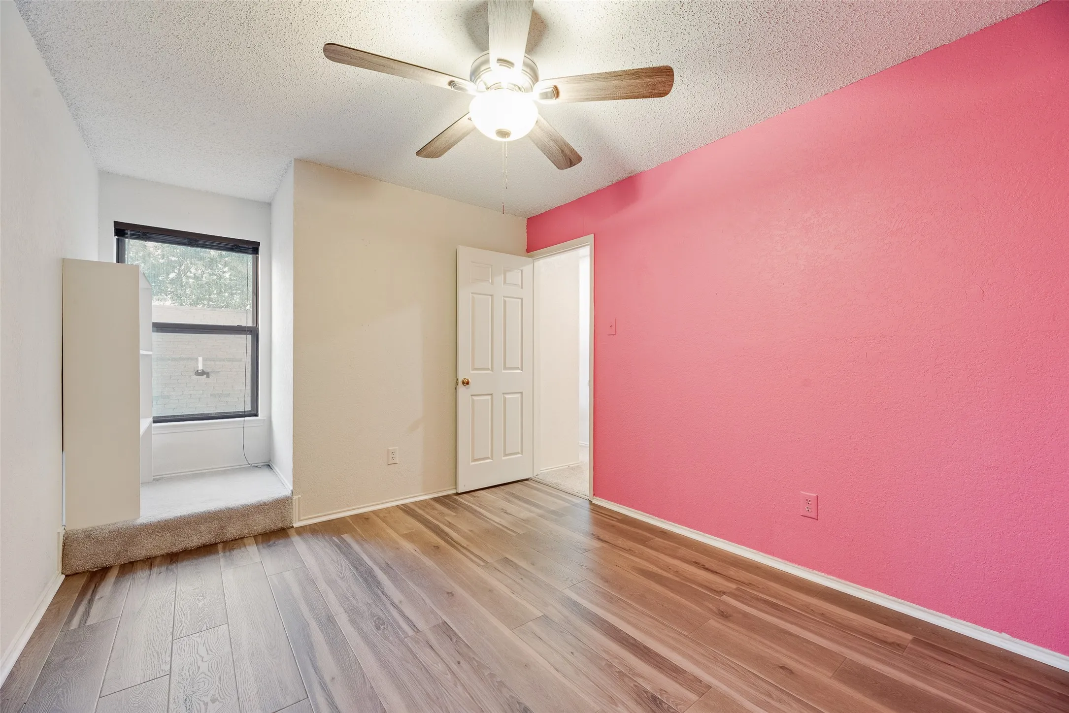 Single Family Residence For Sale in Dallas County , 2816 Harvest Lake Drive, Irving, Texas 75060, 3 Bedroom, 2 Bathroom, Garage spaces, 1,884 Sqft, built in 1984, mls#21371328, Real Estate Agent in Irving, Homes For Sale in Dallas county, Homes For Sale in Irving, Realtor in Irving Texas, Real Estate Brokerage Independent Realty Texas, Luminita Cordes Realtor