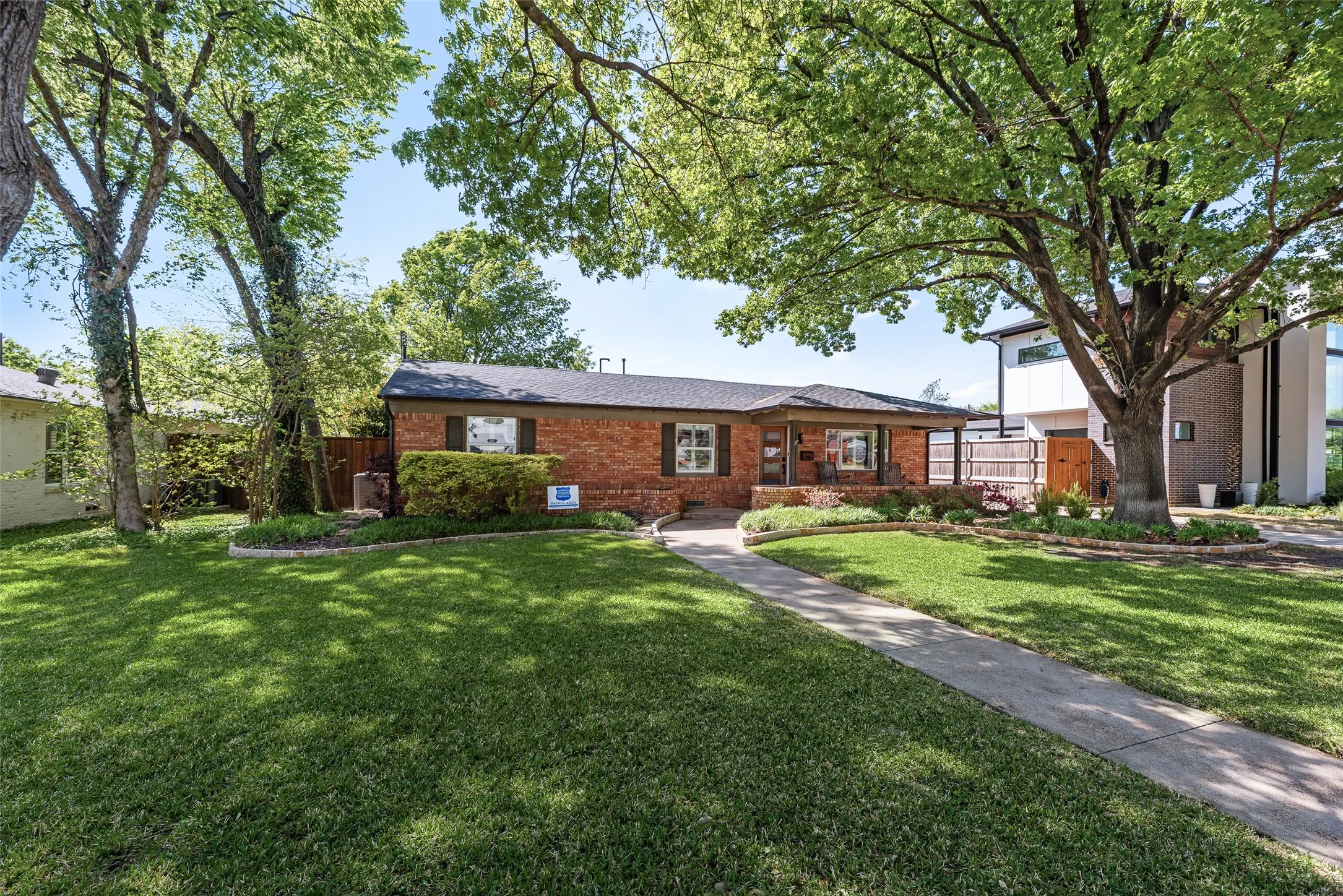 Single Family Residence For Rent in Dallas County , 9911 Hurley Way, Dallas, Texas 75220, 3 Bedroom, 2 Bathroom, 3 Garage spaces, 2,003 Sqft, built in 1952, mls#21372065, Real Estate Agent in Dallas, Homes For Rent in Dallas county, Homes For Rent in Dallas, Realtor in Dallas Texas, Real Estate Brokerage Independent Realty Texas, Luminita Cordes Realtor