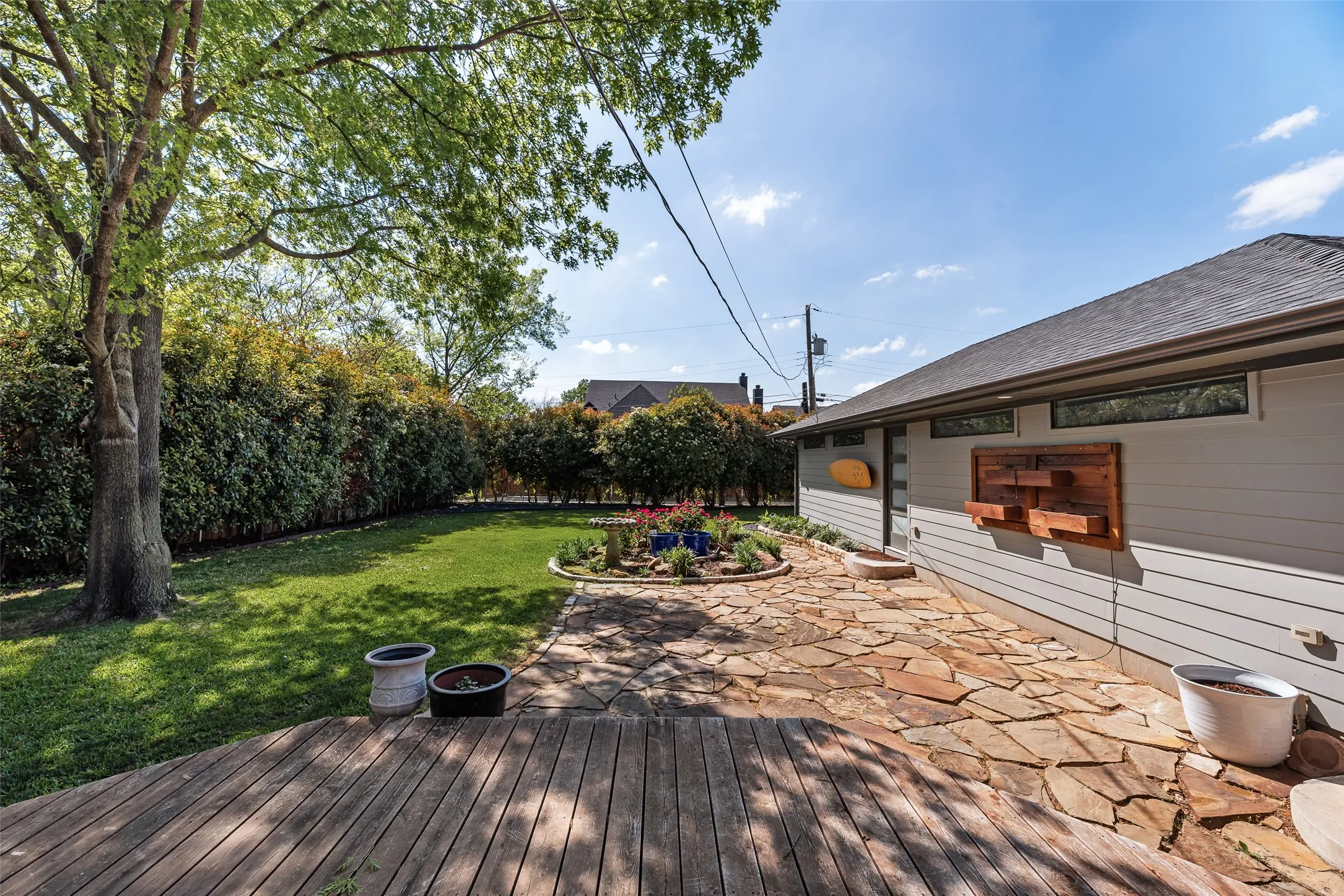 Single Family Residence For Rent in Dallas County , 9911 Hurley Way, Dallas, Texas 75220, 3 Bedroom, 2 Bathroom, 3 Garage spaces, 2,003 Sqft, built in 1952, mls#21372065, Real Estate Agent in Dallas, Homes For Rent in Dallas county, Homes For Rent in Dallas, Realtor in Dallas Texas, Real Estate Brokerage Independent Realty Texas, Luminita Cordes Realtor
