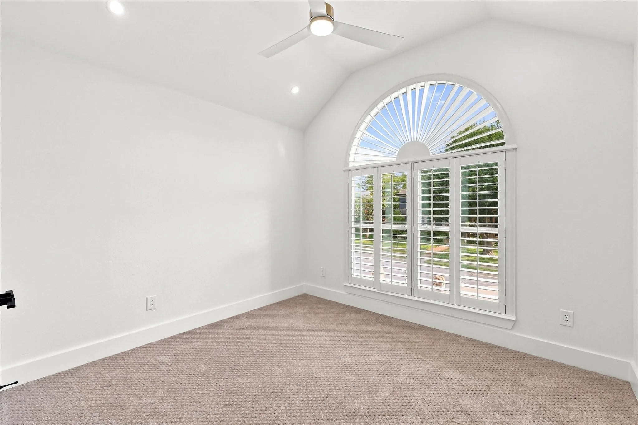 Single Family Residence For Sale in Denton County , 1072 Cornell Drive, Carrollton, Texas 75007, 3 Bedroom, 3 Bathroom, 2 Garage spaces, 2,309 Sqft, built in 1997, mls#21372076, Real Estate Agent in Carrollton, Homes For Sale in Denton county, Homes For Sale in Carrollton, Realtor in Carrollton Texas, Real Estate Brokerage Independent Realty Texas, Luminita Cordes Realtor