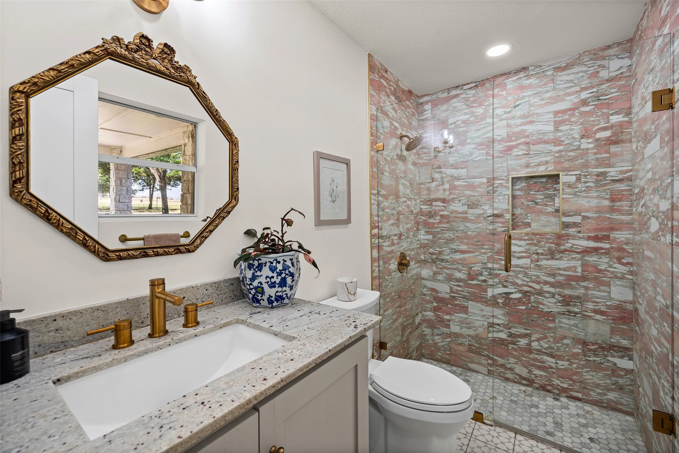 Beautiful full bath, with everything you need.