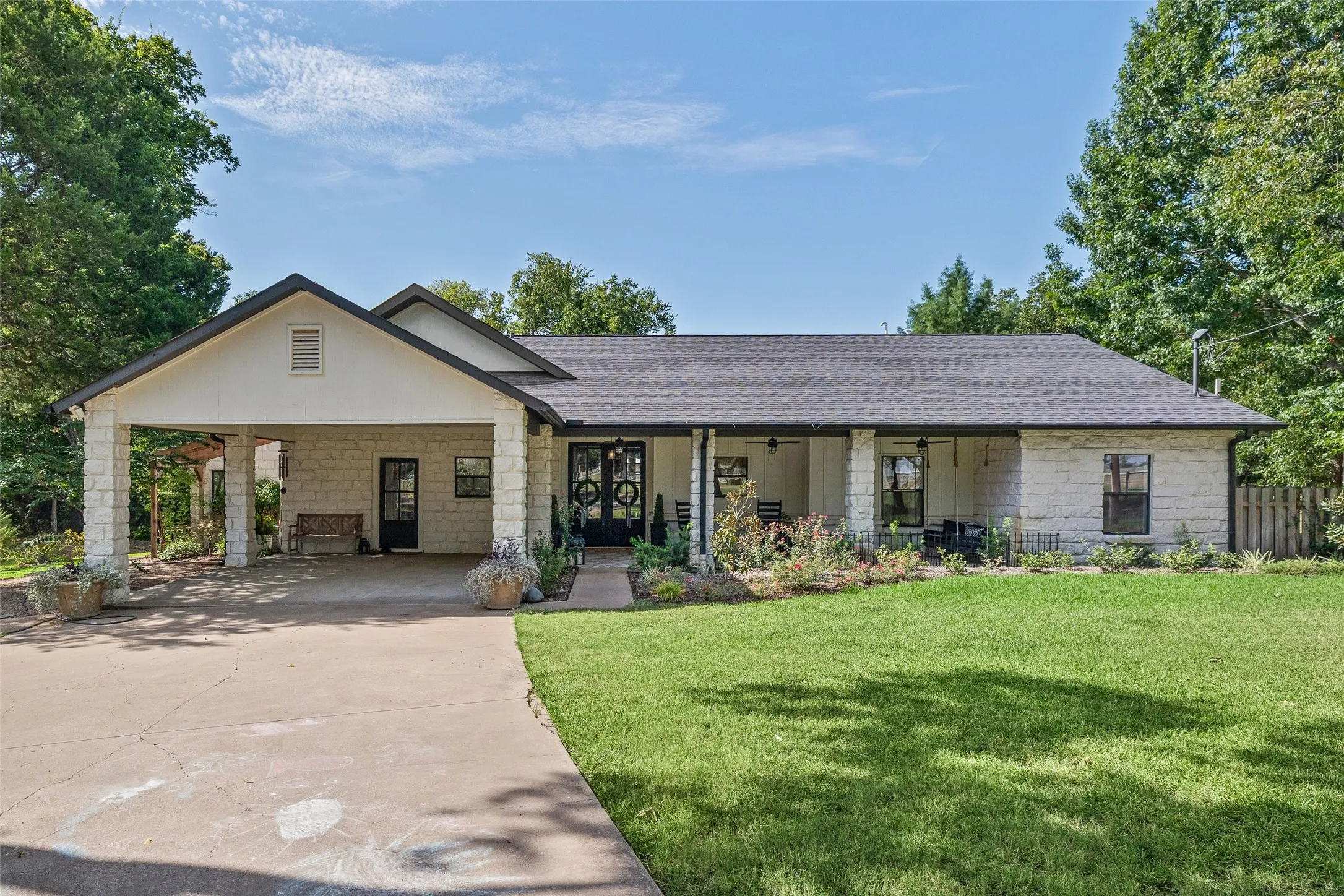 Single Family Residence For Sale in Johnson County , 4732 County Road 206, Grandview, Texas 76050, 3 Bedroom, 4 Bathroom, Garage spaces, 3,038 Sqft, built in 1980, mls#21367643, Real Estate Agent in Grandview, Homes For Sale in Johnson county, Homes For Sale in Grandview, Realtor in Grandview Texas, Real Estate Brokerage Independent Realty Texas, Luminita Cordes Realtor