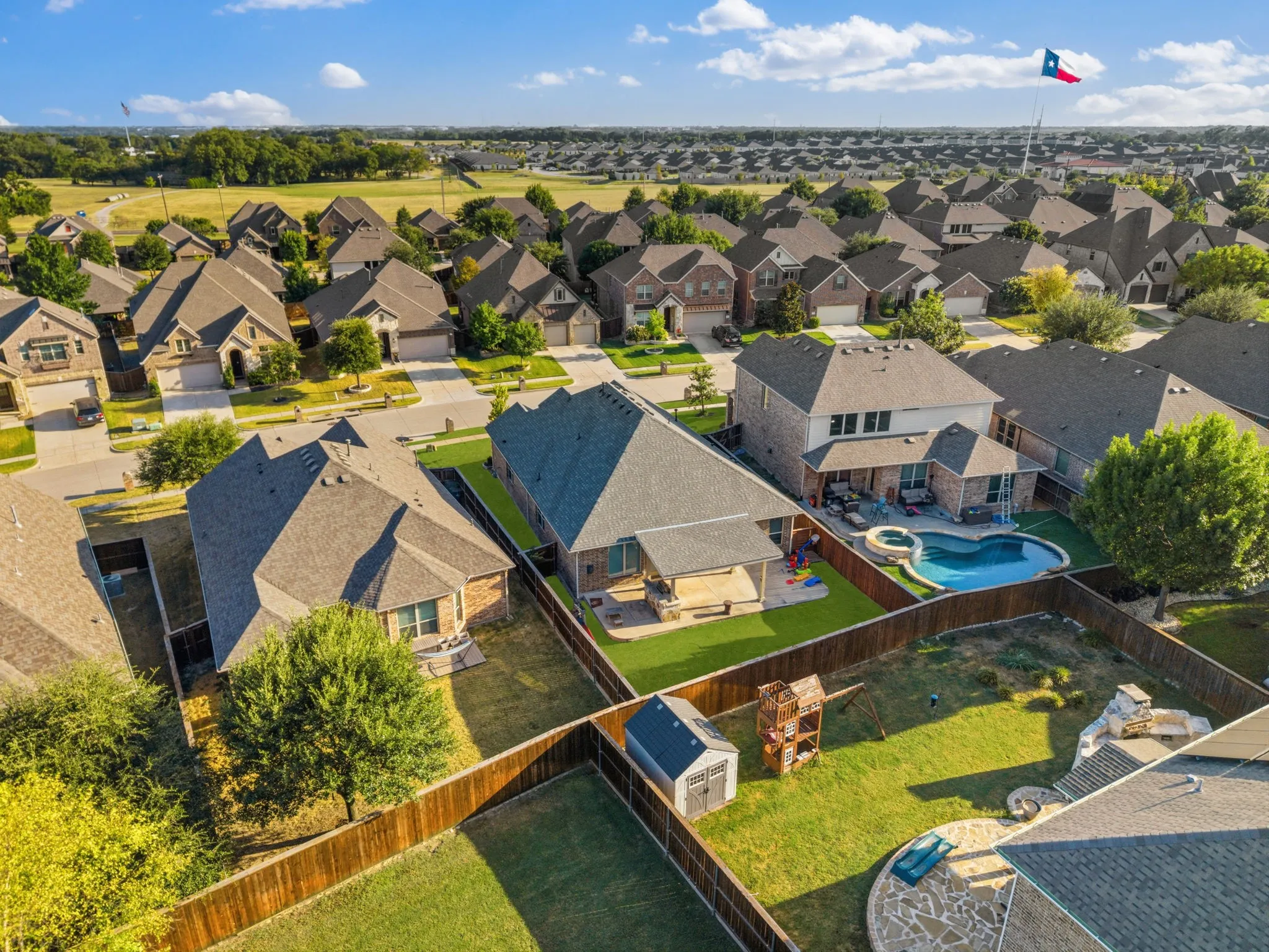 Single Family Residence For Sale in Collin County , 916 Llano Falls Drive, Mc Kinney, Texas 75071, 4 Bedroom, 2 Bathroom, 2 Garage spaces, 2,032 Sqft, built in 2015, mls#21372059, Real Estate Agent in Mc Kinney, Homes For Sale in Collin county, Homes For Sale in Mc Kinney, Realtor in Mc Kinney Texas, Real Estate Brokerage Independent Realty Texas, Luminita Cordes Realtor