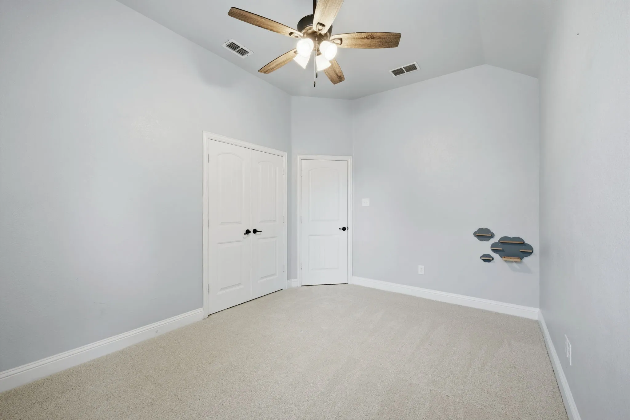 Single Family Residence For Sale in Collin County , 916 Llano Falls Drive, Mc Kinney, Texas 75071, 4 Bedroom, 2 Bathroom, 2 Garage spaces, 2,032 Sqft, built in 2015, mls#21372059, Real Estate Agent in Mc Kinney, Homes For Sale in Collin county, Homes For Sale in Mc Kinney, Realtor in Mc Kinney Texas, Real Estate Brokerage Independent Realty Texas, Luminita Cordes Realtor