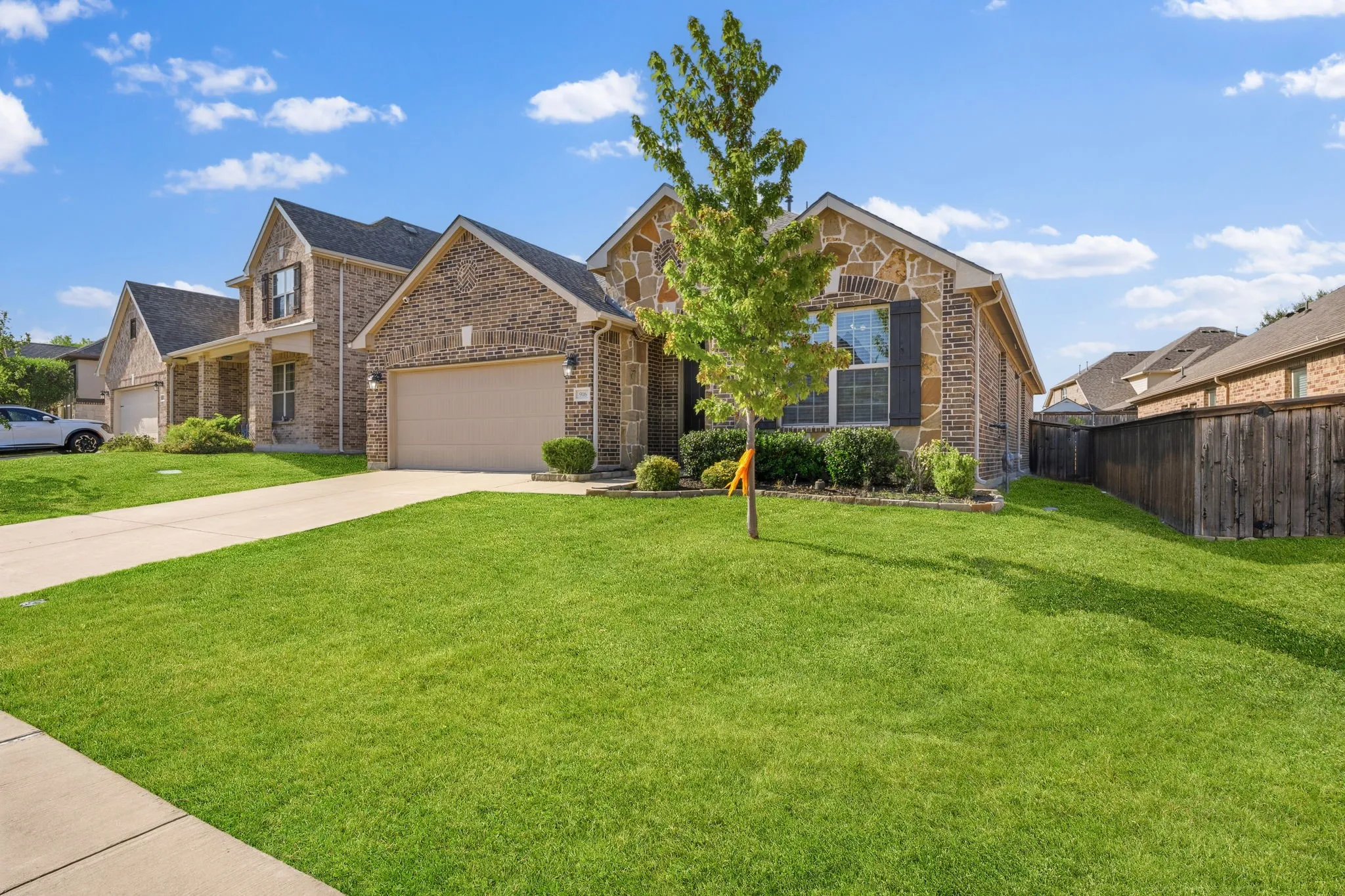 Single Family Residence For Sale in Collin County , 916 Llano Falls Drive, Mc Kinney, Texas 75071, 4 Bedroom, 2 Bathroom, 2 Garage spaces, 2,032 Sqft, built in 2015, mls#21372059, Real Estate Agent in Mc Kinney, Homes For Sale in Collin county, Homes For Sale in Mc Kinney, Realtor in Mc Kinney Texas, Real Estate Brokerage Independent Realty Texas, Luminita Cordes Realtor