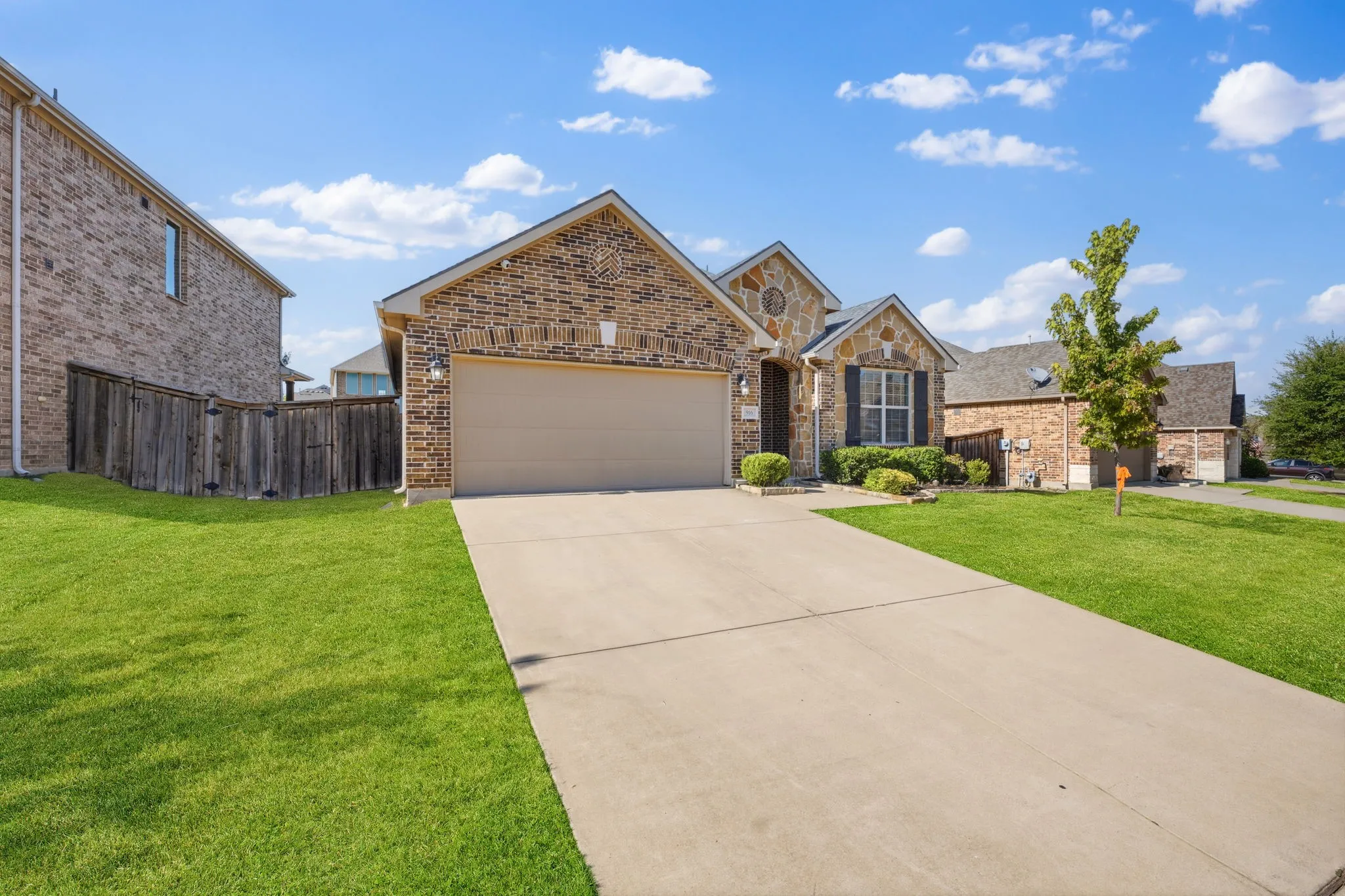 Single Family Residence For Sale in Collin County , 916 Llano Falls Drive, Mc Kinney, Texas 75071, 4 Bedroom, 2 Bathroom, 2 Garage spaces, 2,032 Sqft, built in 2015, mls#21372059, Real Estate Agent in Mc Kinney, Homes For Sale in Collin county, Homes For Sale in Mc Kinney, Realtor in Mc Kinney Texas, Real Estate Brokerage Independent Realty Texas, Luminita Cordes Realtor
