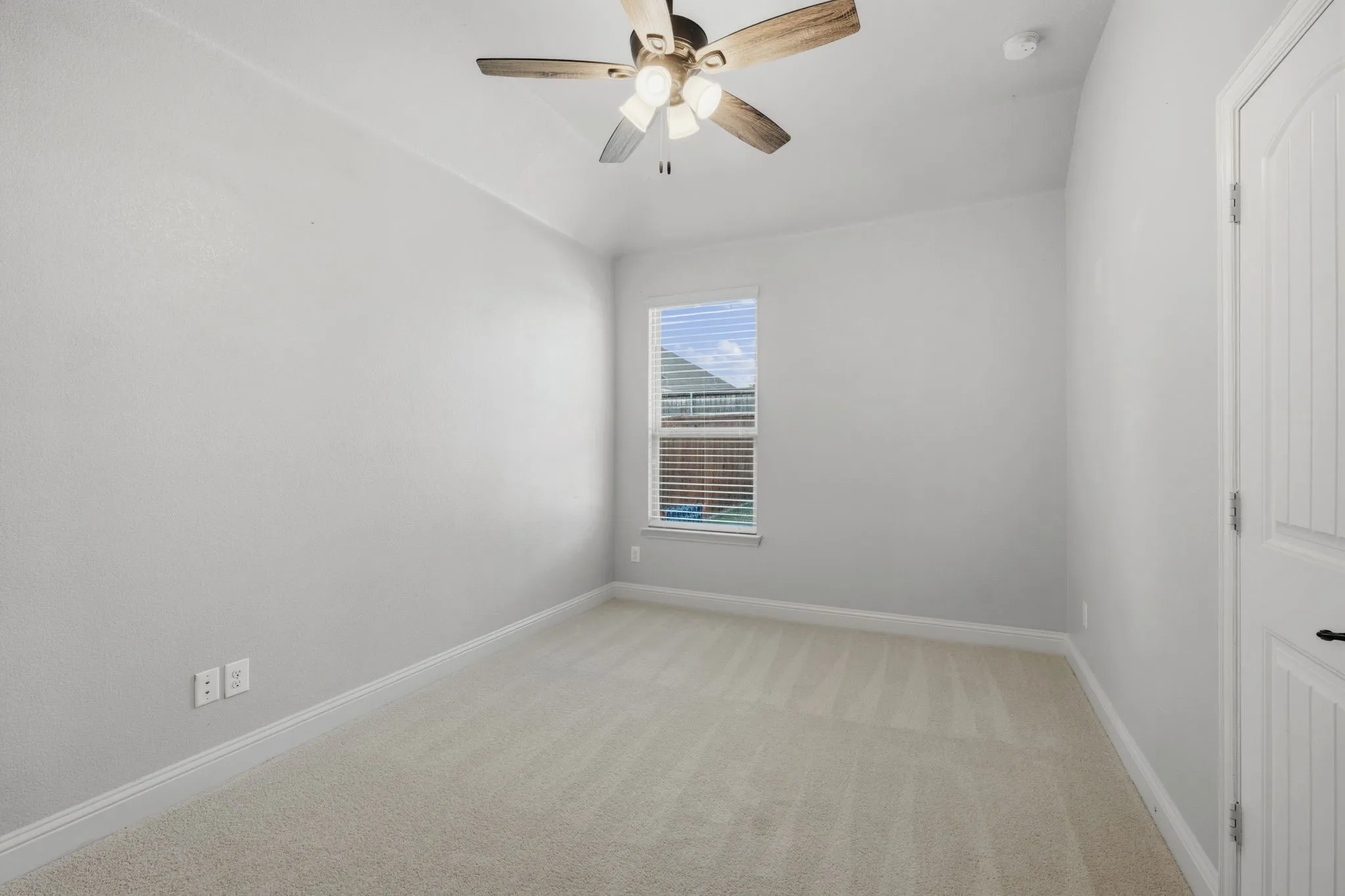 Single Family Residence For Sale in Collin County , 916 Llano Falls Drive, Mc Kinney, Texas 75071, 4 Bedroom, 2 Bathroom, 2 Garage spaces, 2,032 Sqft, built in 2015, mls#21372059, Real Estate Agent in Mc Kinney, Homes For Sale in Collin county, Homes For Sale in Mc Kinney, Realtor in Mc Kinney Texas, Real Estate Brokerage Independent Realty Texas, Luminita Cordes Realtor