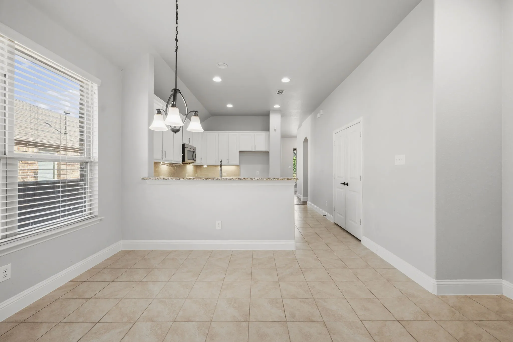 Single Family Residence For Sale in Collin County , 916 Llano Falls Drive, Mc Kinney, Texas 75071, 4 Bedroom, 2 Bathroom, 2 Garage spaces, 2,032 Sqft, built in 2015, mls#21372059, Real Estate Agent in Mc Kinney, Homes For Sale in Collin county, Homes For Sale in Mc Kinney, Realtor in Mc Kinney Texas, Real Estate Brokerage Independent Realty Texas, Luminita Cordes Realtor