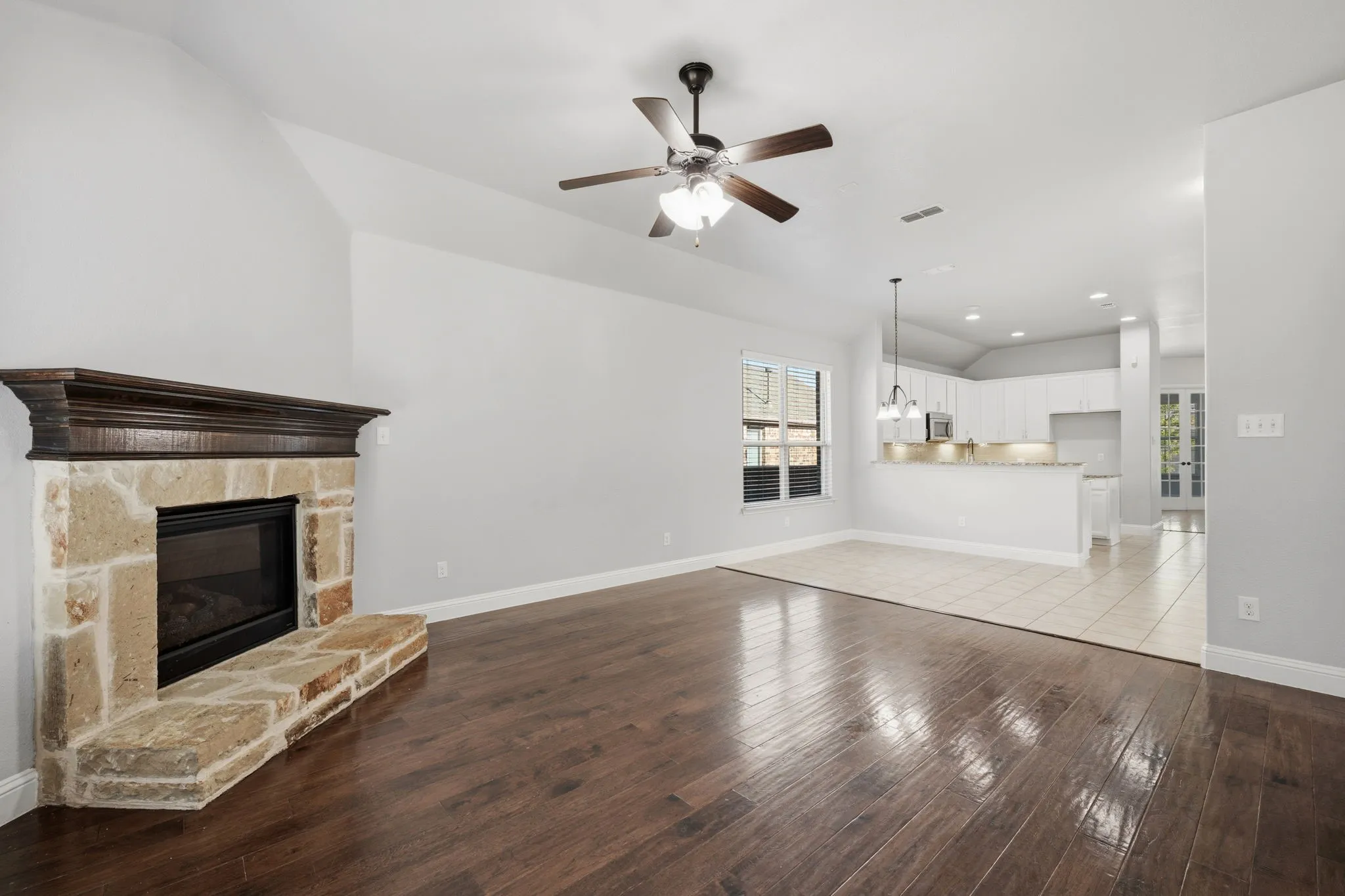Single Family Residence For Sale in Collin County , 916 Llano Falls Drive, Mc Kinney, Texas 75071, 4 Bedroom, 2 Bathroom, 2 Garage spaces, 2,032 Sqft, built in 2015, mls#21372059, Real Estate Agent in Mc Kinney, Homes For Sale in Collin county, Homes For Sale in Mc Kinney, Realtor in Mc Kinney Texas, Real Estate Brokerage Independent Realty Texas, Luminita Cordes Realtor