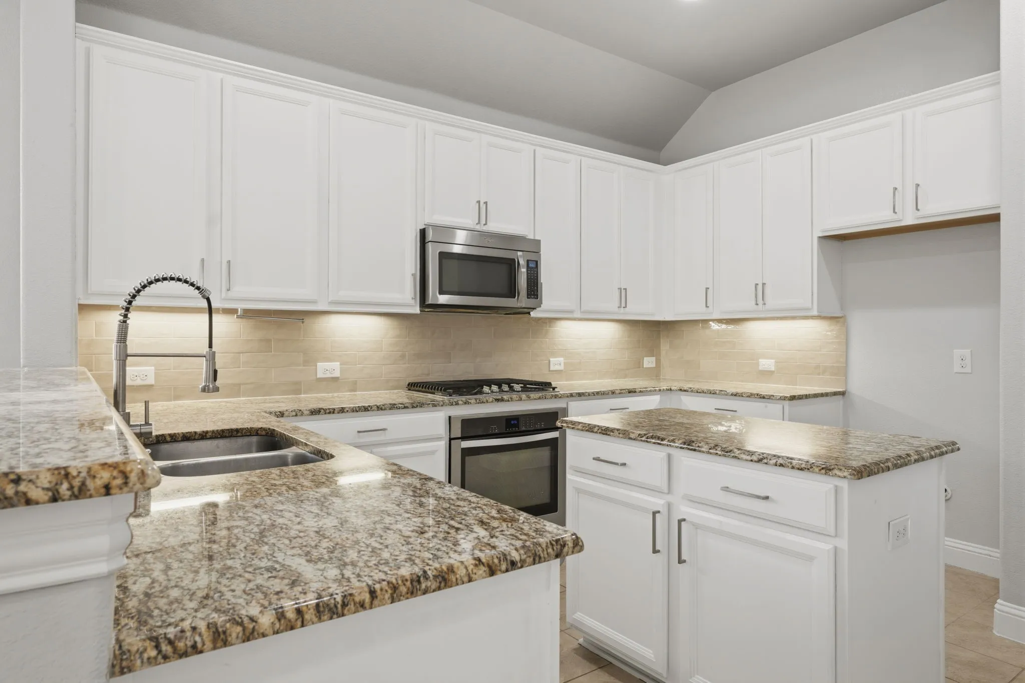 Single Family Residence For Sale in Collin County , 916 Llano Falls Drive, Mc Kinney, Texas 75071, 4 Bedroom, 2 Bathroom, 2 Garage spaces, 2,032 Sqft, built in 2015, mls#21372059, Real Estate Agent in Mc Kinney, Homes For Sale in Collin county, Homes For Sale in Mc Kinney, Realtor in Mc Kinney Texas, Real Estate Brokerage Independent Realty Texas, Luminita Cordes Realtor