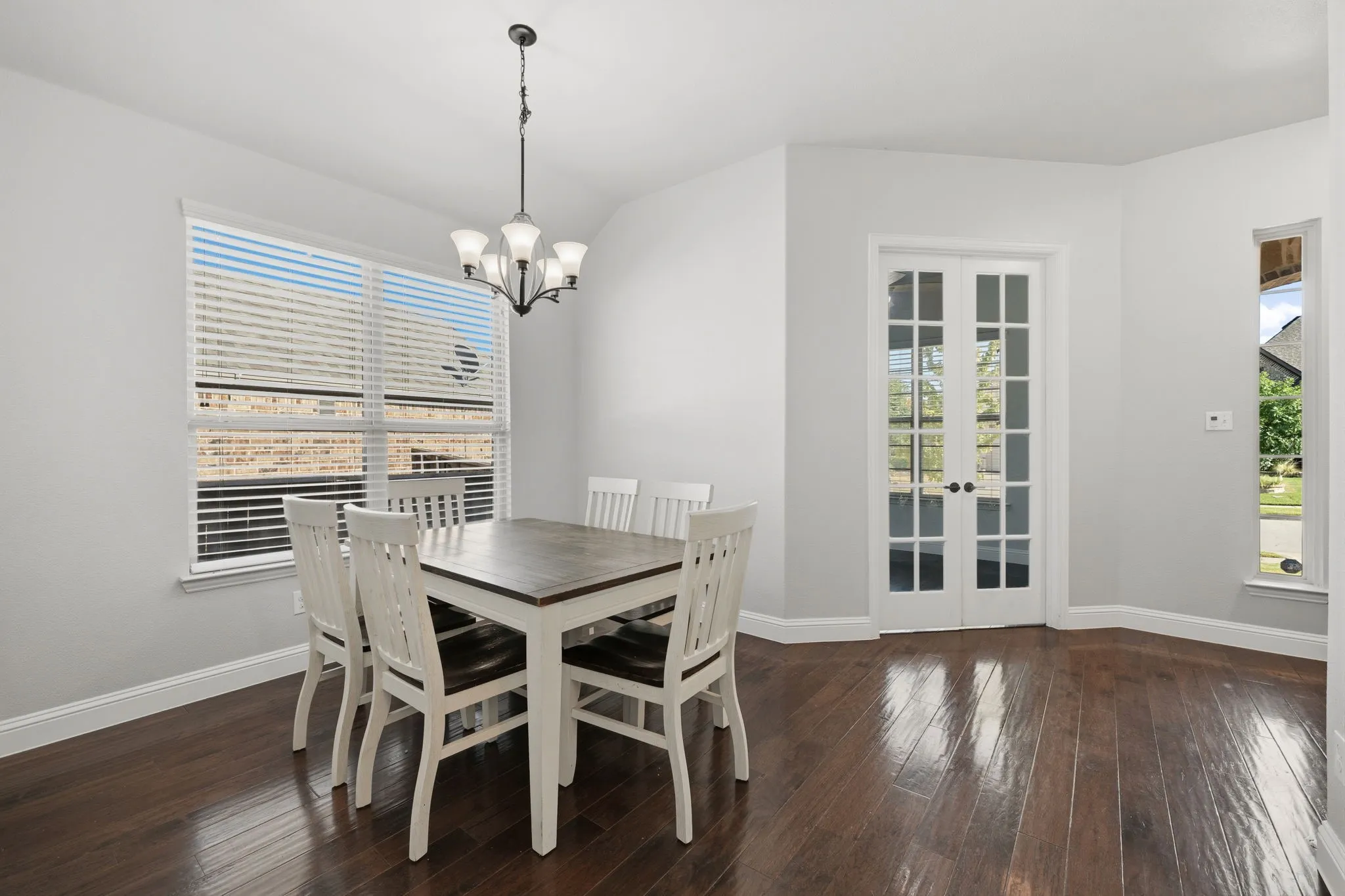 Single Family Residence For Sale in Collin County , 916 Llano Falls Drive, Mc Kinney, Texas 75071, 4 Bedroom, 2 Bathroom, 2 Garage spaces, 2,032 Sqft, built in 2015, mls#21372059, Real Estate Agent in Mc Kinney, Homes For Sale in Collin county, Homes For Sale in Mc Kinney, Realtor in Mc Kinney Texas, Real Estate Brokerage Independent Realty Texas, Luminita Cordes Realtor