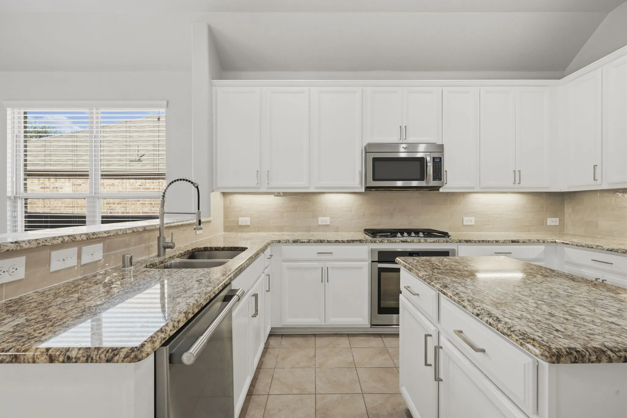 Single Family Residence For Sale in Collin County , 916 Llano Falls Drive, Mc Kinney, Texas 75071, 4 Bedroom, 2 Bathroom, 2 Garage spaces, 2,032 Sqft, built in 2015, mls#21372059, Real Estate Agent in Mc Kinney, Homes For Sale in Collin county, Homes For Sale in Mc Kinney, Realtor in Mc Kinney Texas, Real Estate Brokerage Independent Realty Texas, Luminita Cordes Realtor