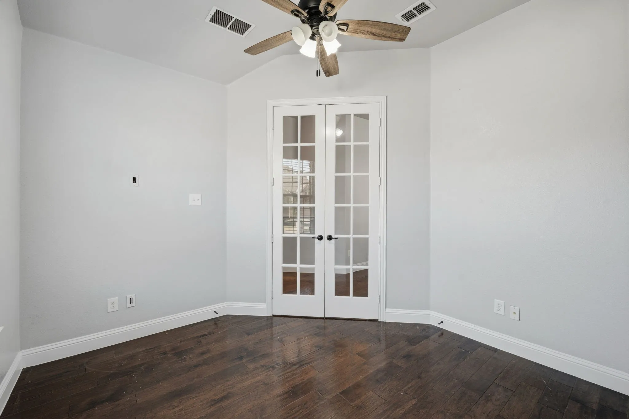 Single Family Residence For Sale in Collin County , 916 Llano Falls Drive, Mc Kinney, Texas 75071, 4 Bedroom, 2 Bathroom, 2 Garage spaces, 2,032 Sqft, built in 2015, mls#21372059, Real Estate Agent in Mc Kinney, Homes For Sale in Collin county, Homes For Sale in Mc Kinney, Realtor in Mc Kinney Texas, Real Estate Brokerage Independent Realty Texas, Luminita Cordes Realtor
