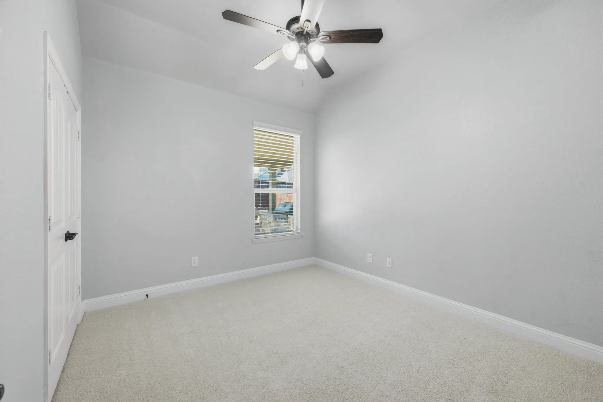 Single Family Residence For Sale in Collin County , 916 Llano Falls Drive, Mc Kinney, Texas 75071, 4 Bedroom, 2 Bathroom, 2 Garage spaces, 2,032 Sqft, built in 2015, mls#21372059, Real Estate Agent in Mc Kinney, Homes For Sale in Collin county, Homes For Sale in Mc Kinney, Realtor in Mc Kinney Texas, Real Estate Brokerage Independent Realty Texas, Luminita Cordes Realtor