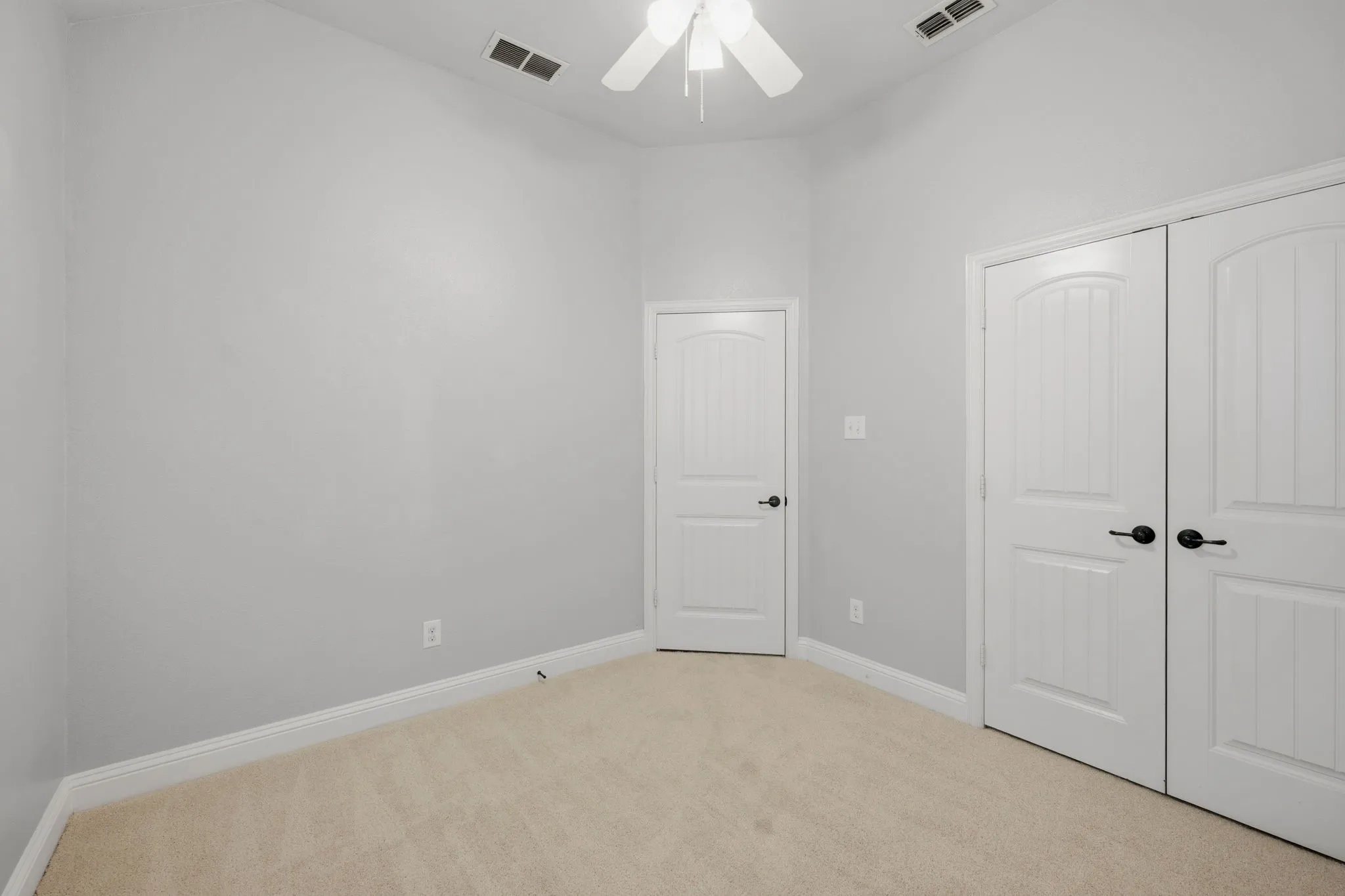 Single Family Residence For Sale in Collin County , 916 Llano Falls Drive, Mc Kinney, Texas 75071, 4 Bedroom, 2 Bathroom, 2 Garage spaces, 2,032 Sqft, built in 2015, mls#21372059, Real Estate Agent in Mc Kinney, Homes For Sale in Collin county, Homes For Sale in Mc Kinney, Realtor in Mc Kinney Texas, Real Estate Brokerage Independent Realty Texas, Luminita Cordes Realtor