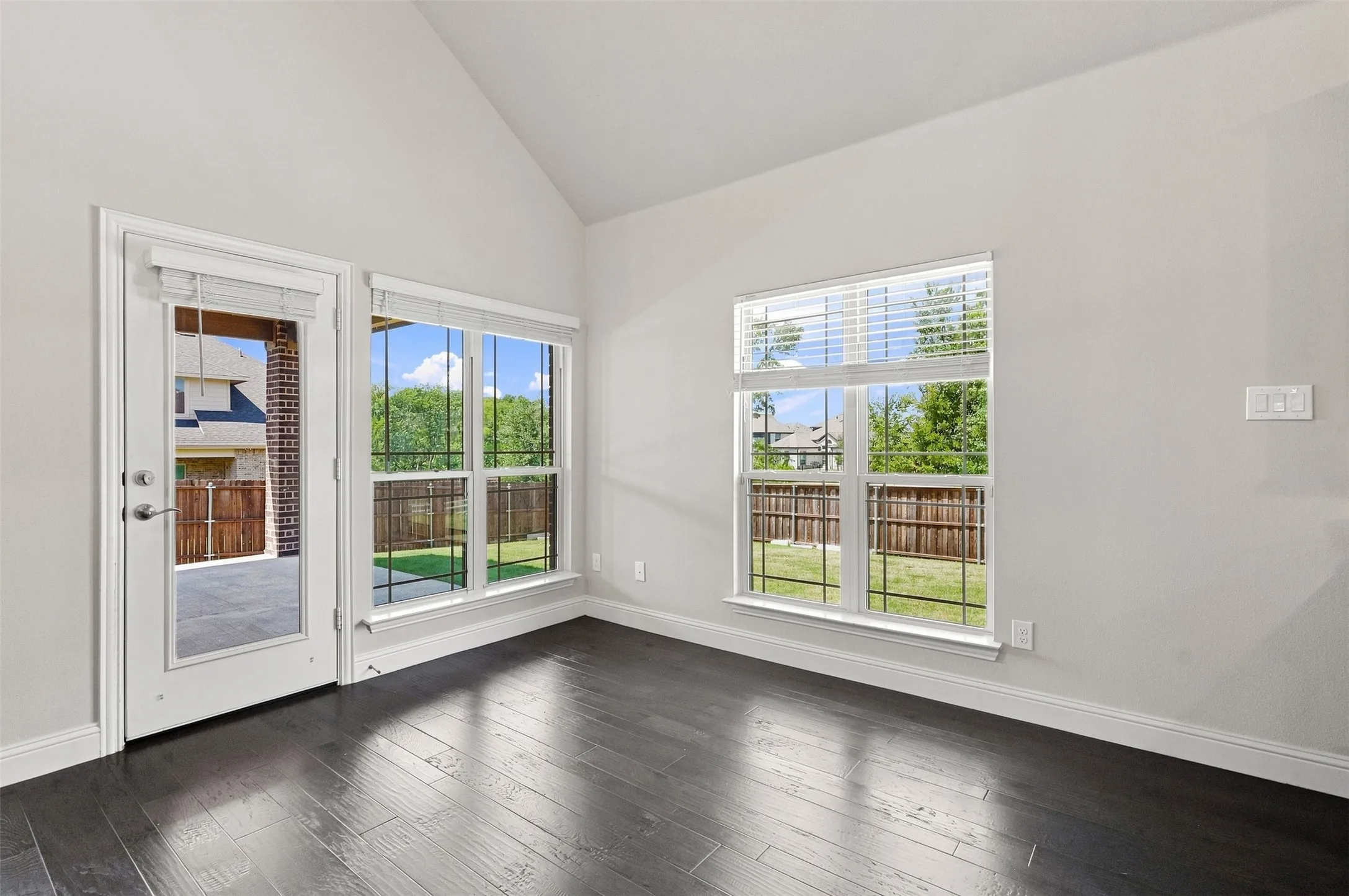 Single Family Residence For Sale in Collin County , 3233 Rolling Meadow Drive, Anna, Texas 75409, 6 Bedroom, 4 Bathroom, 3 Garage spaces, 4,299 Sqft, built in 2021, mls#21372069, Real Estate Agent in Anna, Homes For Sale in Collin county, Homes For Sale in Anna, Realtor in Anna Texas, Real Estate Brokerage Independent Realty Texas, Luminita Cordes Realtor