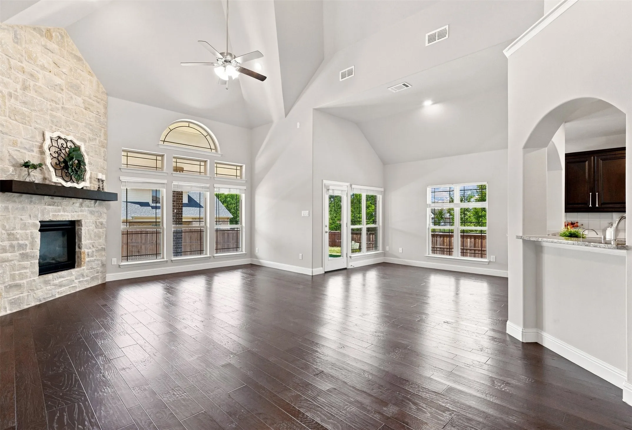 Single Family Residence For Sale in Collin County , 3233 Rolling Meadow Drive, Anna, Texas 75409, 6 Bedroom, 4 Bathroom, 3 Garage spaces, 4,299 Sqft, built in 2021, mls#21372069, Real Estate Agent in Anna, Homes For Sale in Collin county, Homes For Sale in Anna, Realtor in Anna Texas, Real Estate Brokerage Independent Realty Texas, Luminita Cordes Realtor
