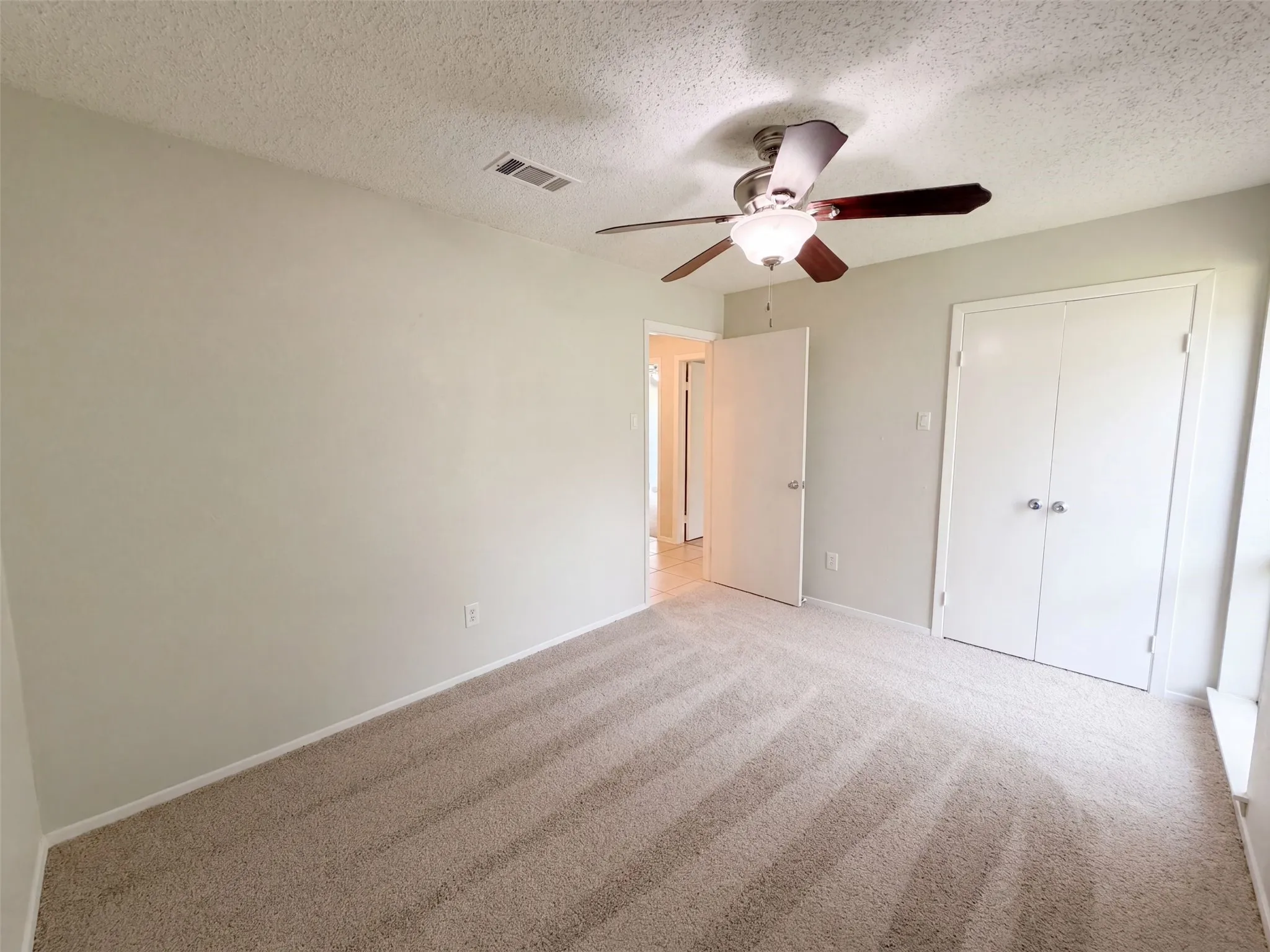 Single Family Residence For Sale in Denton County , 742 Hummingbird Circle, Lewisville, Texas 75067, 4 Bedroom, 3 Bathroom, 2 Garage spaces, 1,906 Sqft, built in 1975, mls#21372073, Real Estate Agent in Lewisville, Homes For Sale in Denton county, Homes For Sale in Lewisville, Realtor in Lewisville Texas, Real Estate Brokerage Independent Realty Texas, Luminita Cordes Realtor