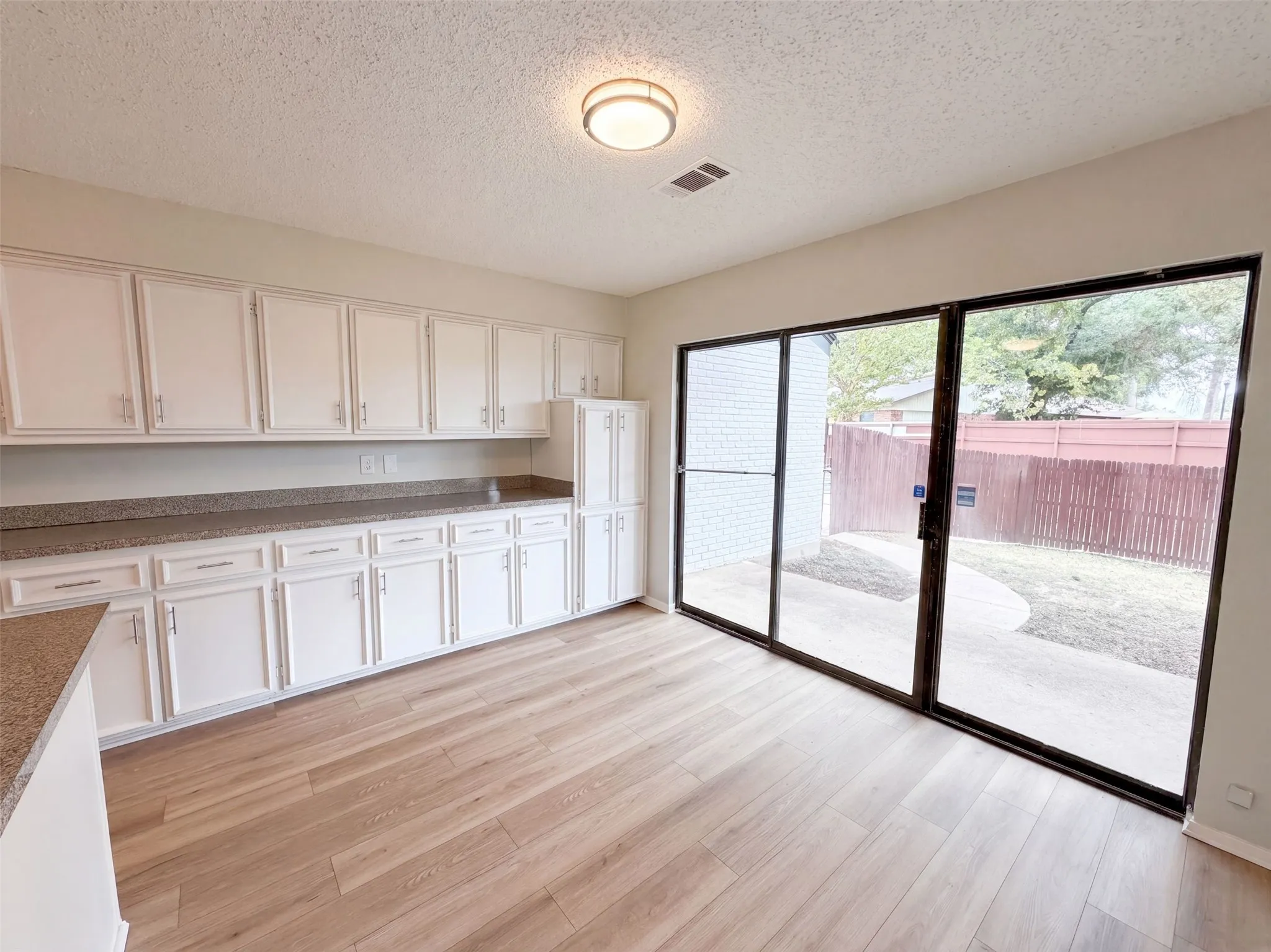 Single Family Residence For Sale in Denton County , 742 Hummingbird Circle, Lewisville, Texas 75067, 4 Bedroom, 3 Bathroom, 2 Garage spaces, 1,906 Sqft, built in 1975, mls#21372073, Real Estate Agent in Lewisville, Homes For Sale in Denton county, Homes For Sale in Lewisville, Realtor in Lewisville Texas, Real Estate Brokerage Independent Realty Texas, Luminita Cordes Realtor