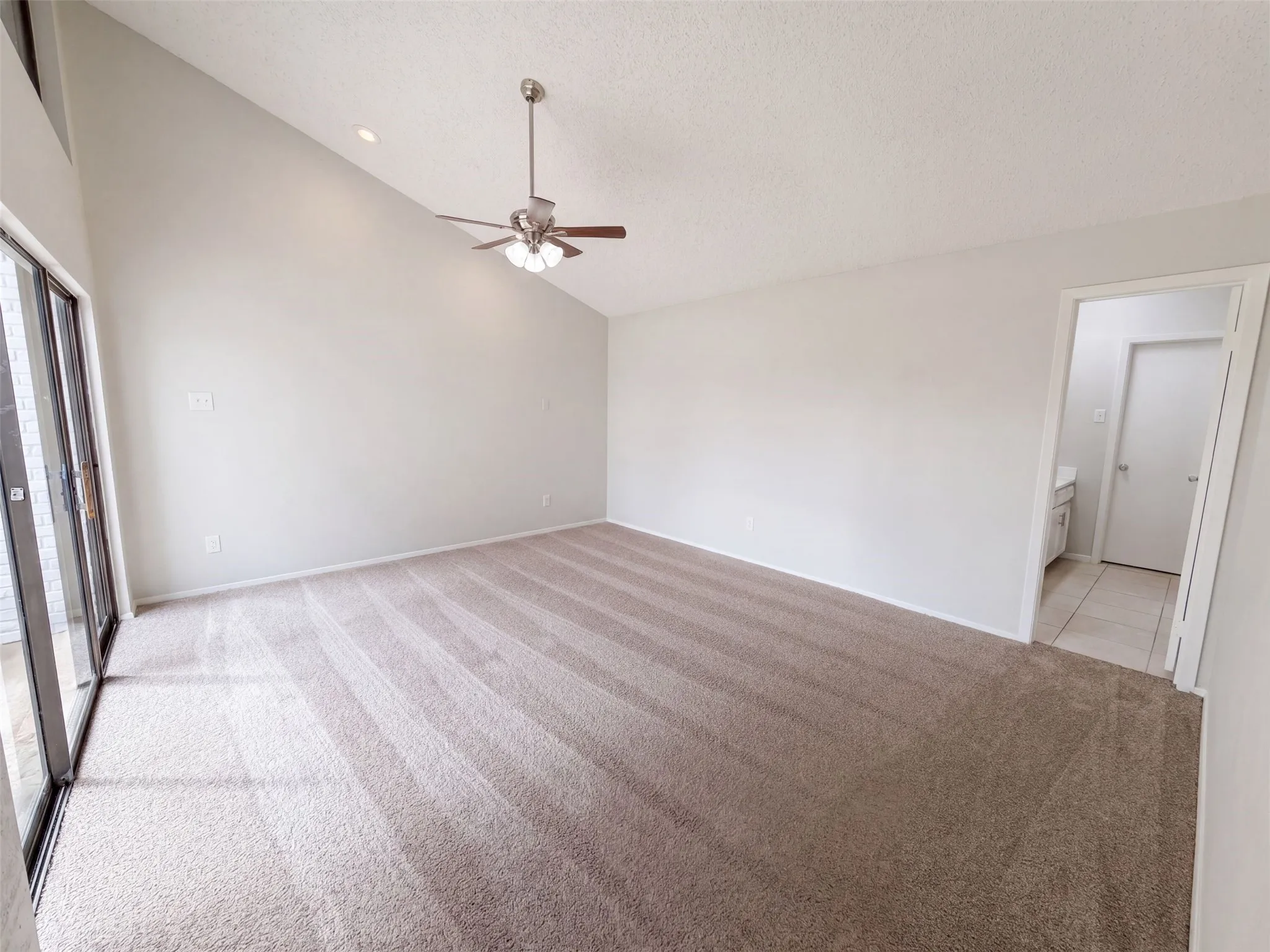 Single Family Residence For Sale in Denton County , 742 Hummingbird Circle, Lewisville, Texas 75067, 4 Bedroom, 3 Bathroom, 2 Garage spaces, 1,906 Sqft, built in 1975, mls#21372073, Real Estate Agent in Lewisville, Homes For Sale in Denton county, Homes For Sale in Lewisville, Realtor in Lewisville Texas, Real Estate Brokerage Independent Realty Texas, Luminita Cordes Realtor