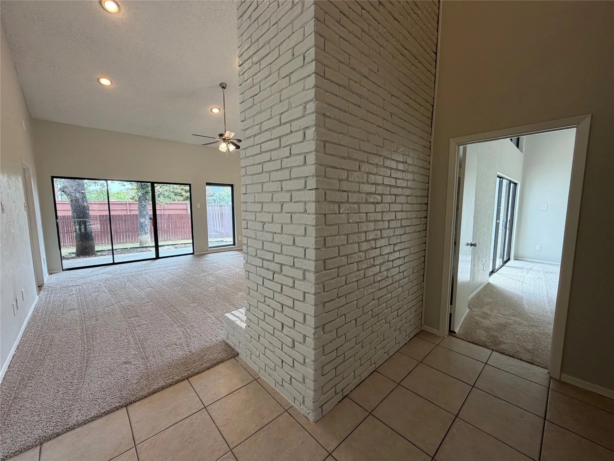 Single Family Residence For Sale in Denton County , 742 Hummingbird Circle, Lewisville, Texas 75067, 4 Bedroom, 3 Bathroom, 2 Garage spaces, 1,906 Sqft, built in 1975, mls#21372073, Real Estate Agent in Lewisville, Homes For Sale in Denton county, Homes For Sale in Lewisville, Realtor in Lewisville Texas, Real Estate Brokerage Independent Realty Texas, Luminita Cordes Realtor